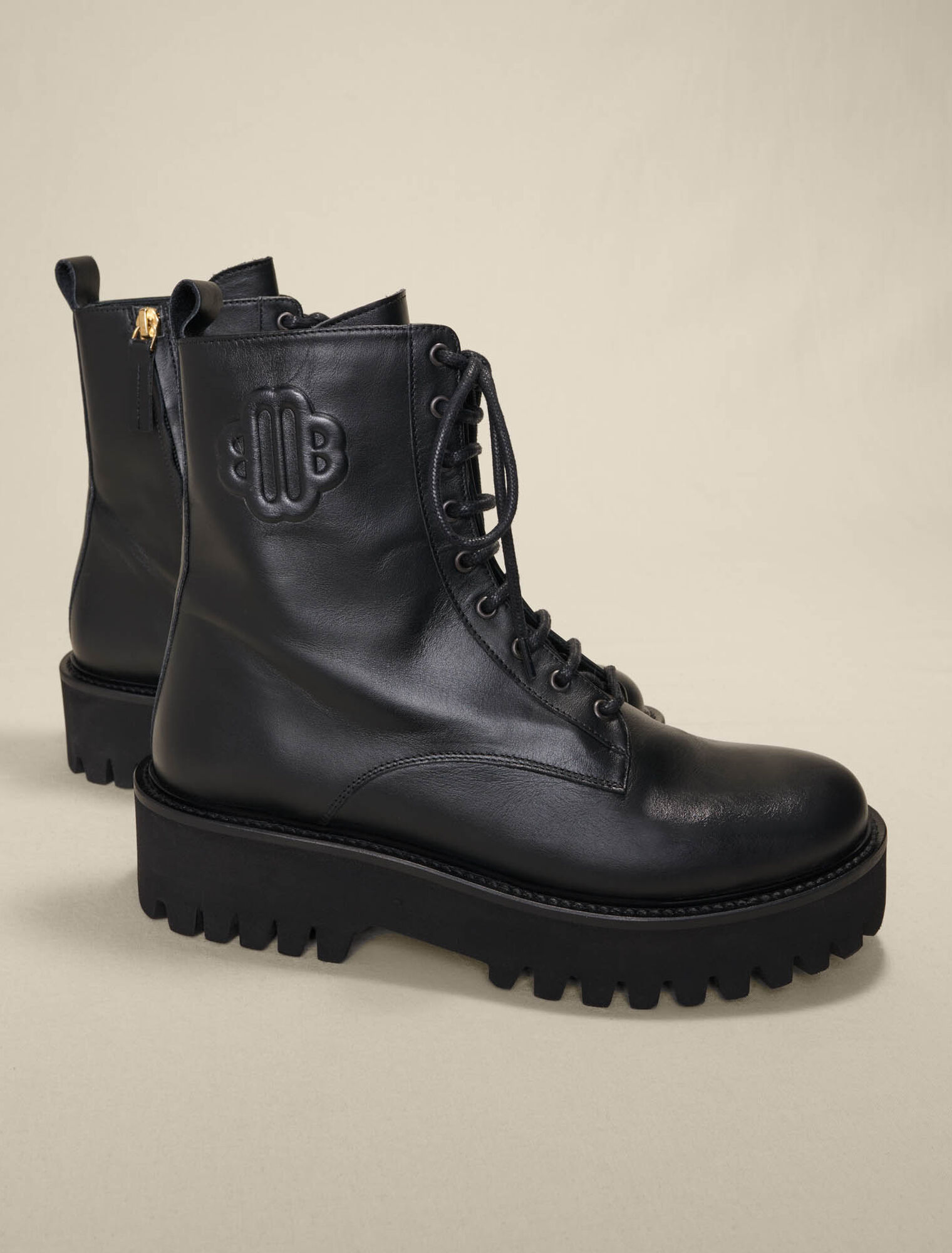 Botines negros de piel con cordones
