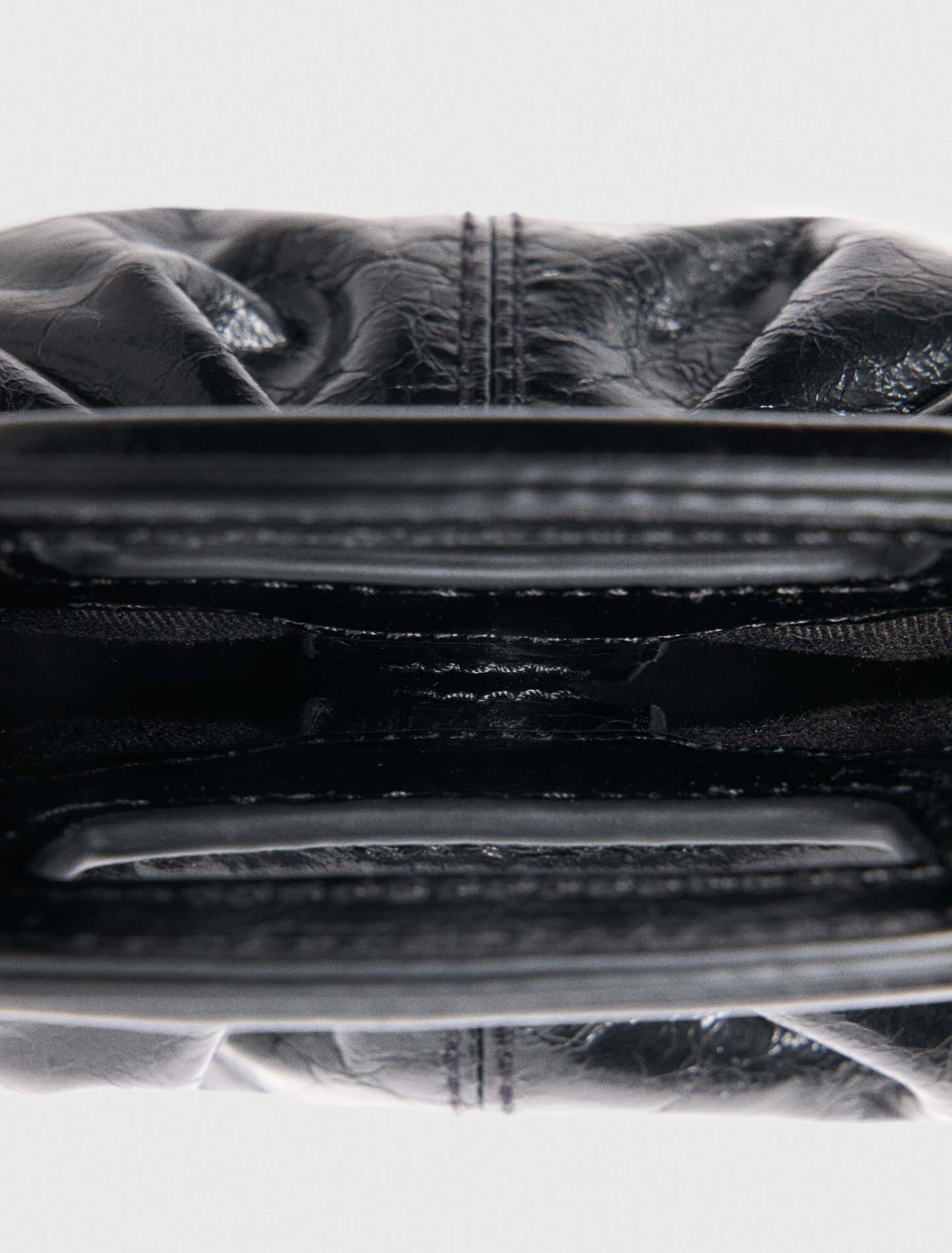 Mini clutch de cuero craquelado