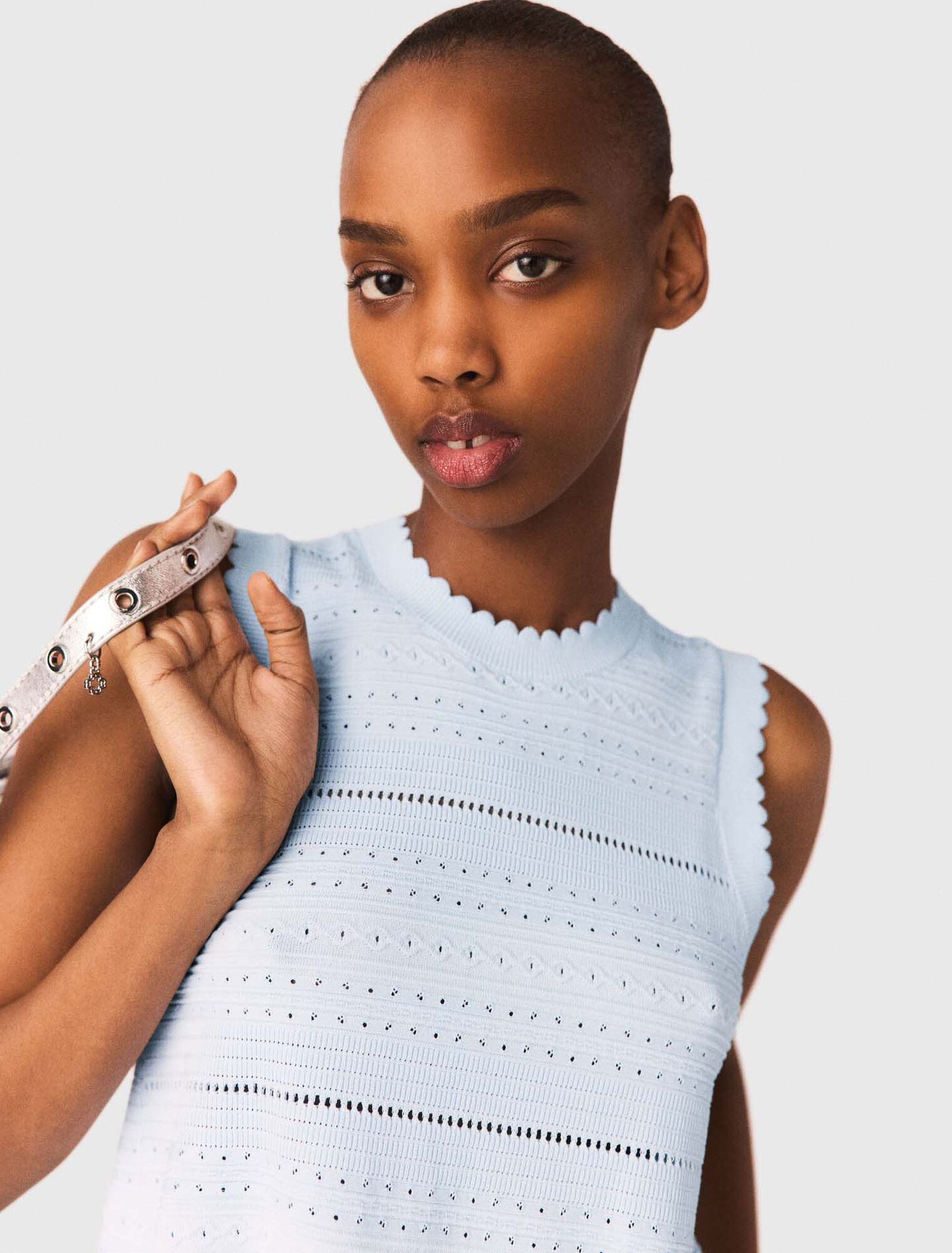 Top de punto con volantes