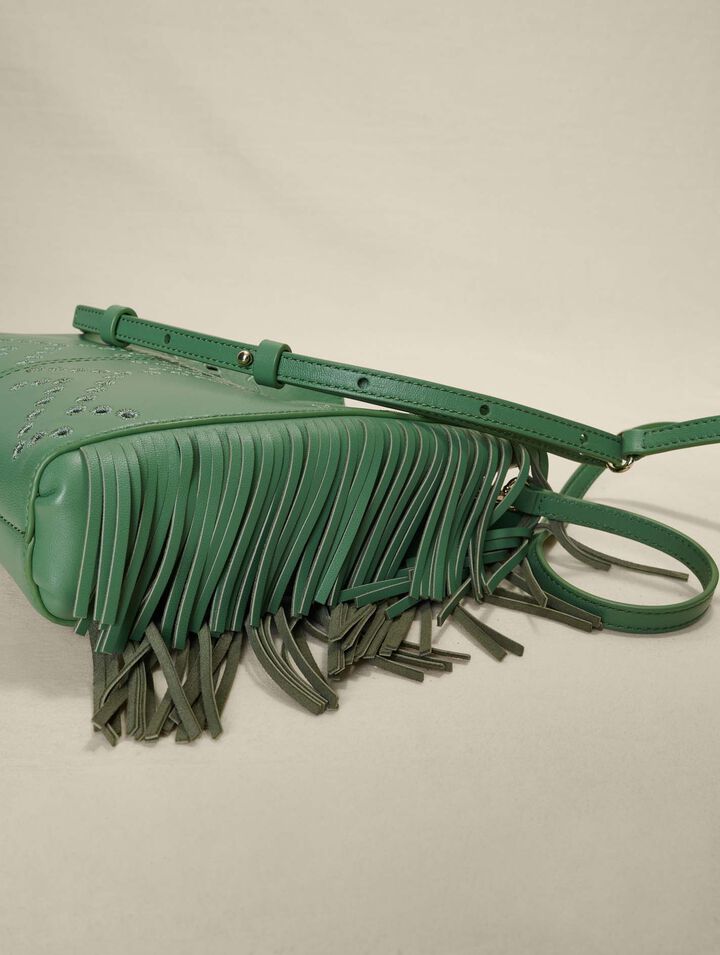 Bolso M con flecos de piel perforada
