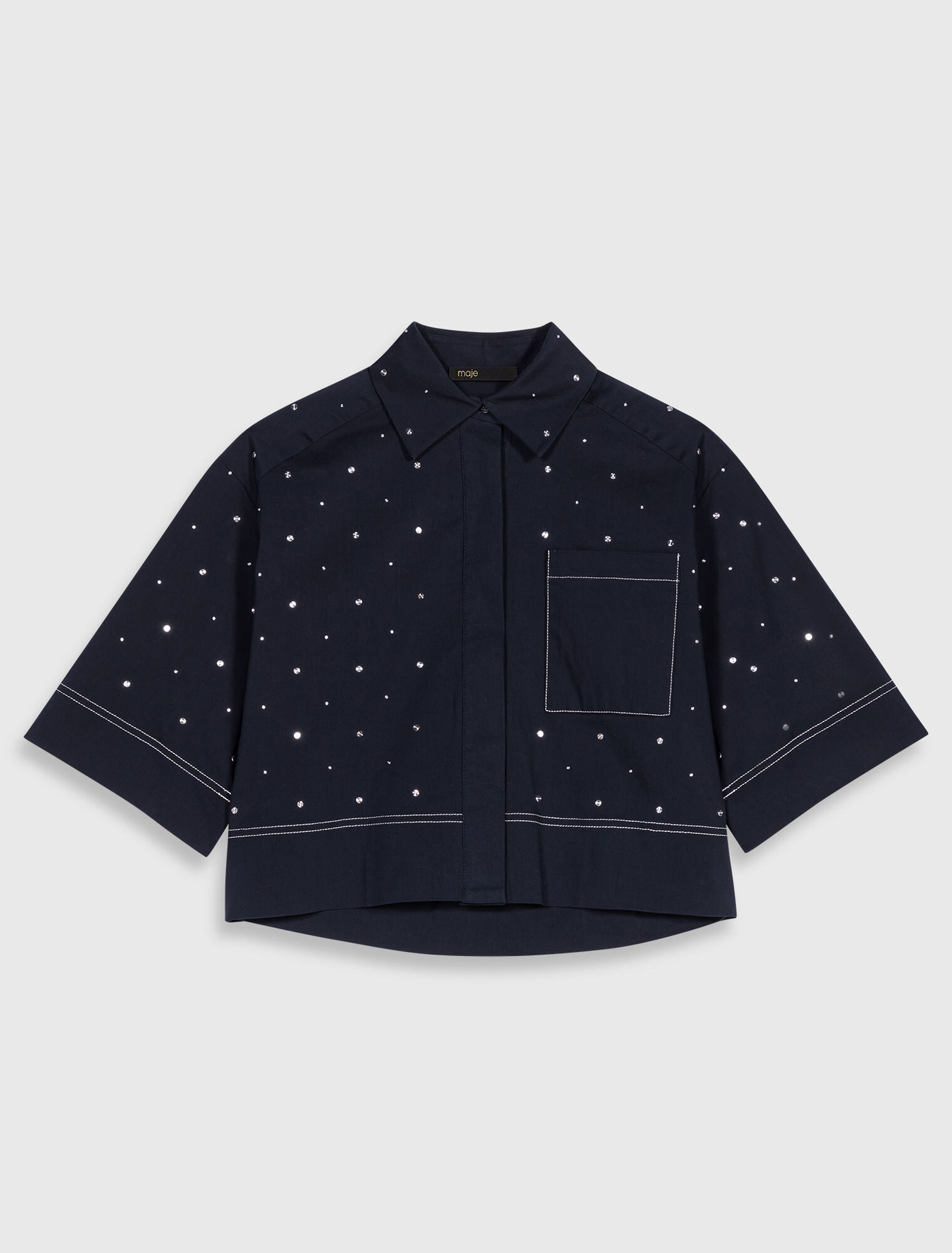 Camisa cropped con tachuelas