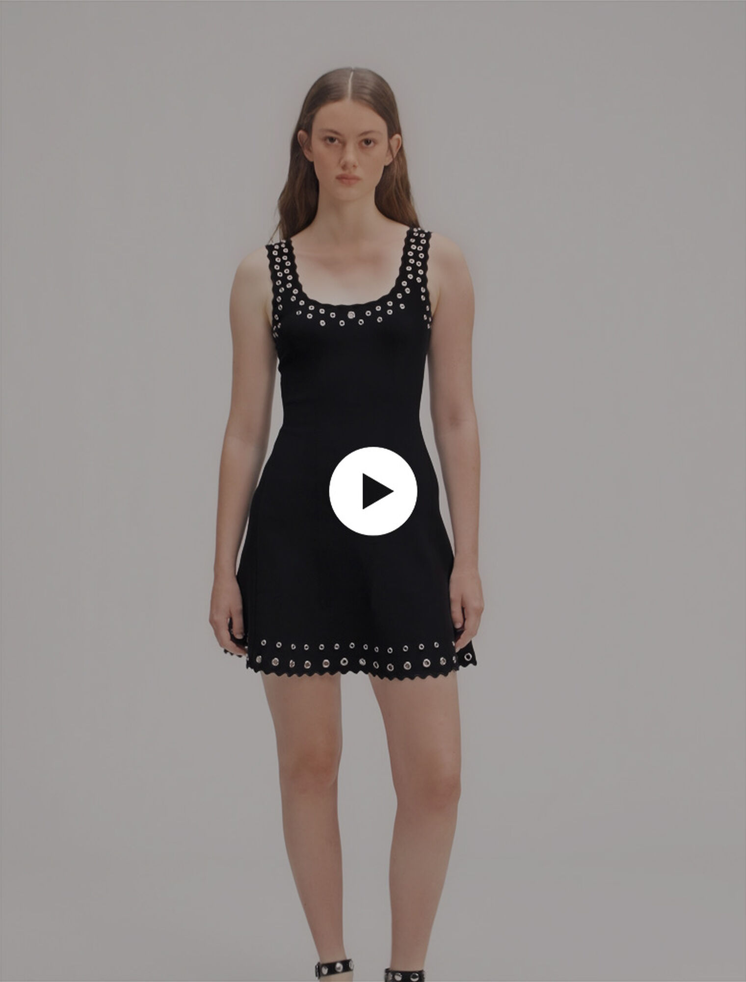 Vestido corto de punto calado