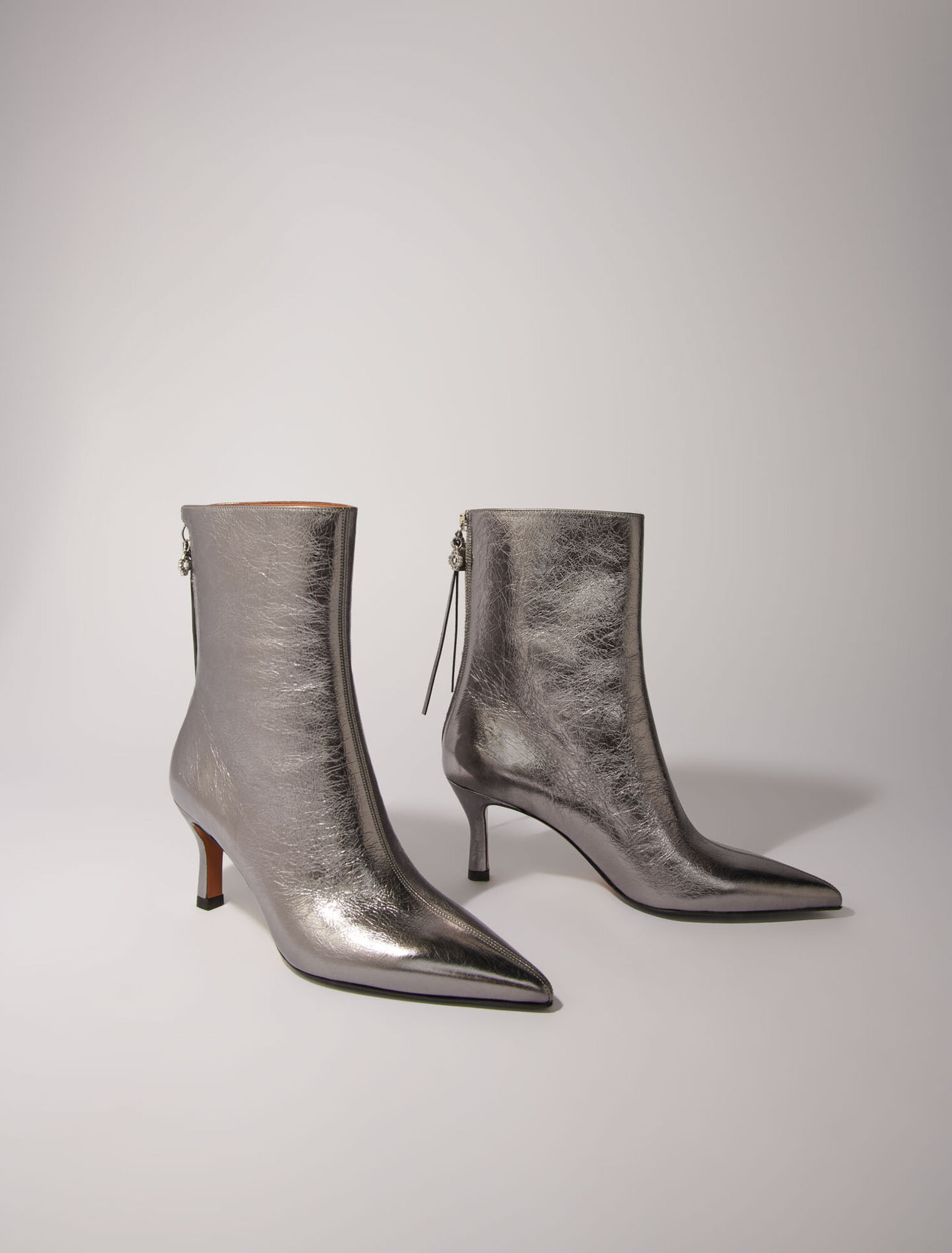 Botines con puntera metalizada