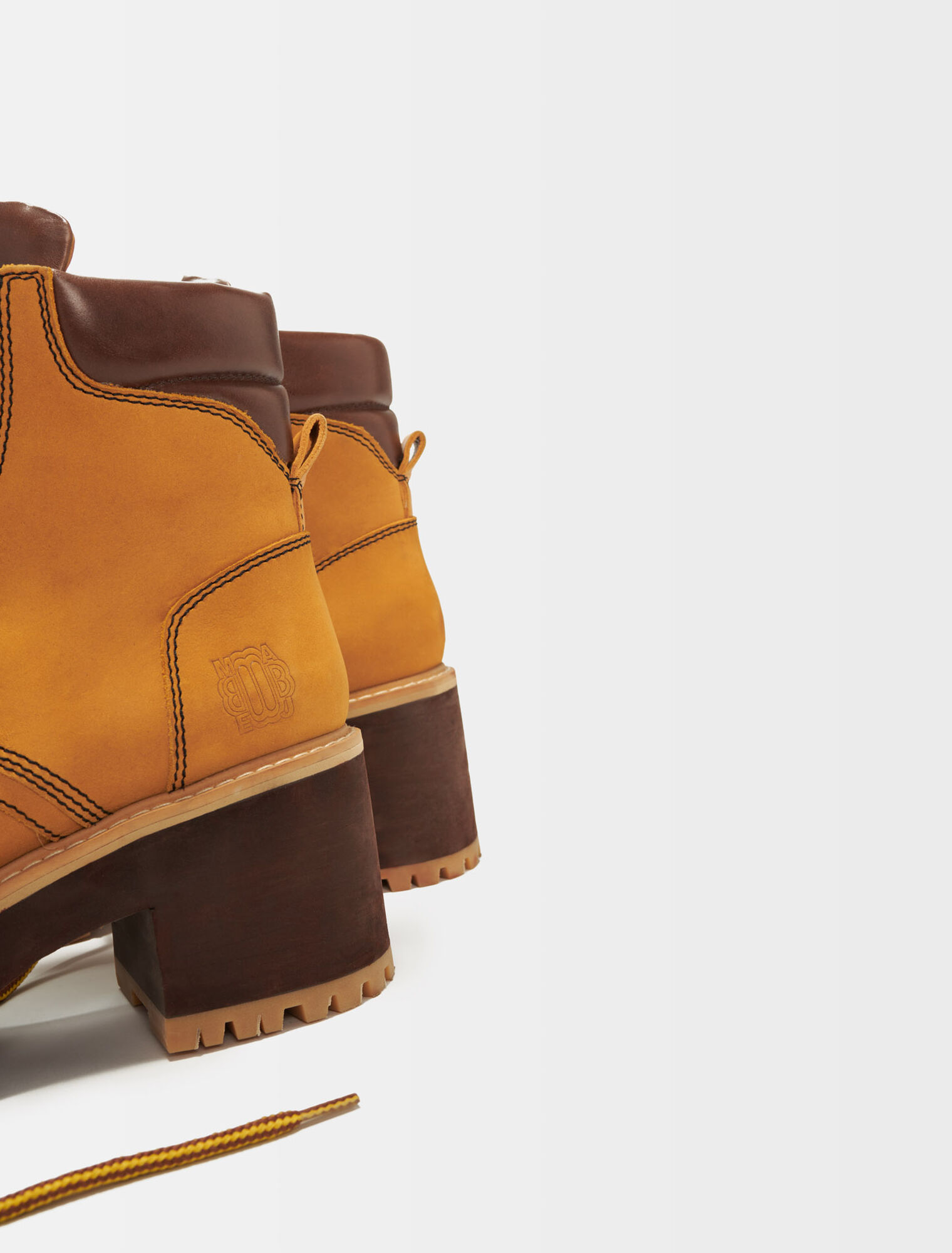 Botas de piel con tacón