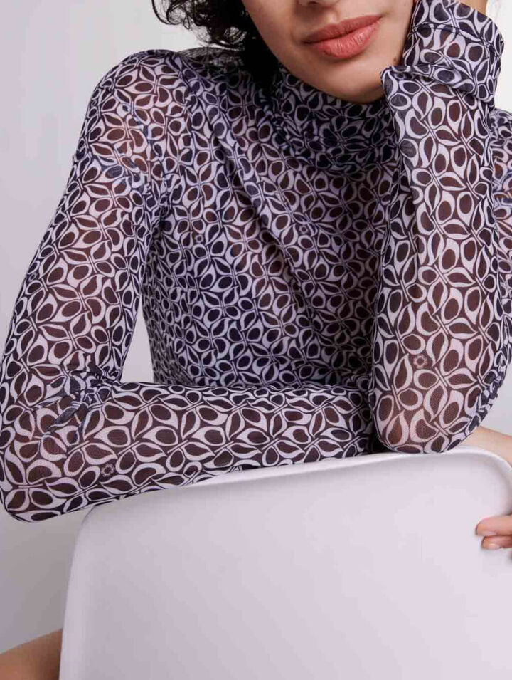 Top semitransparente con motivo