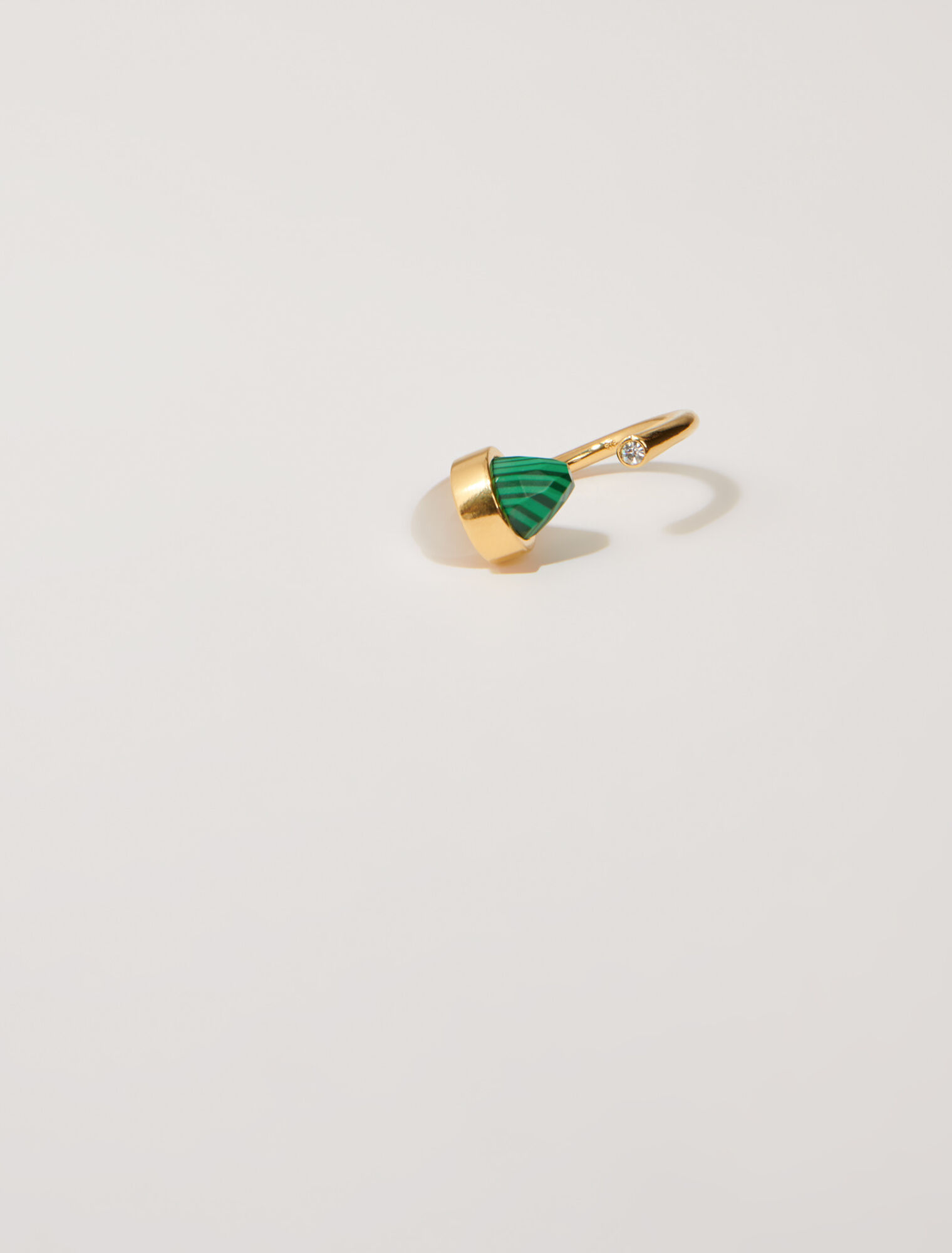 Anillo adornado