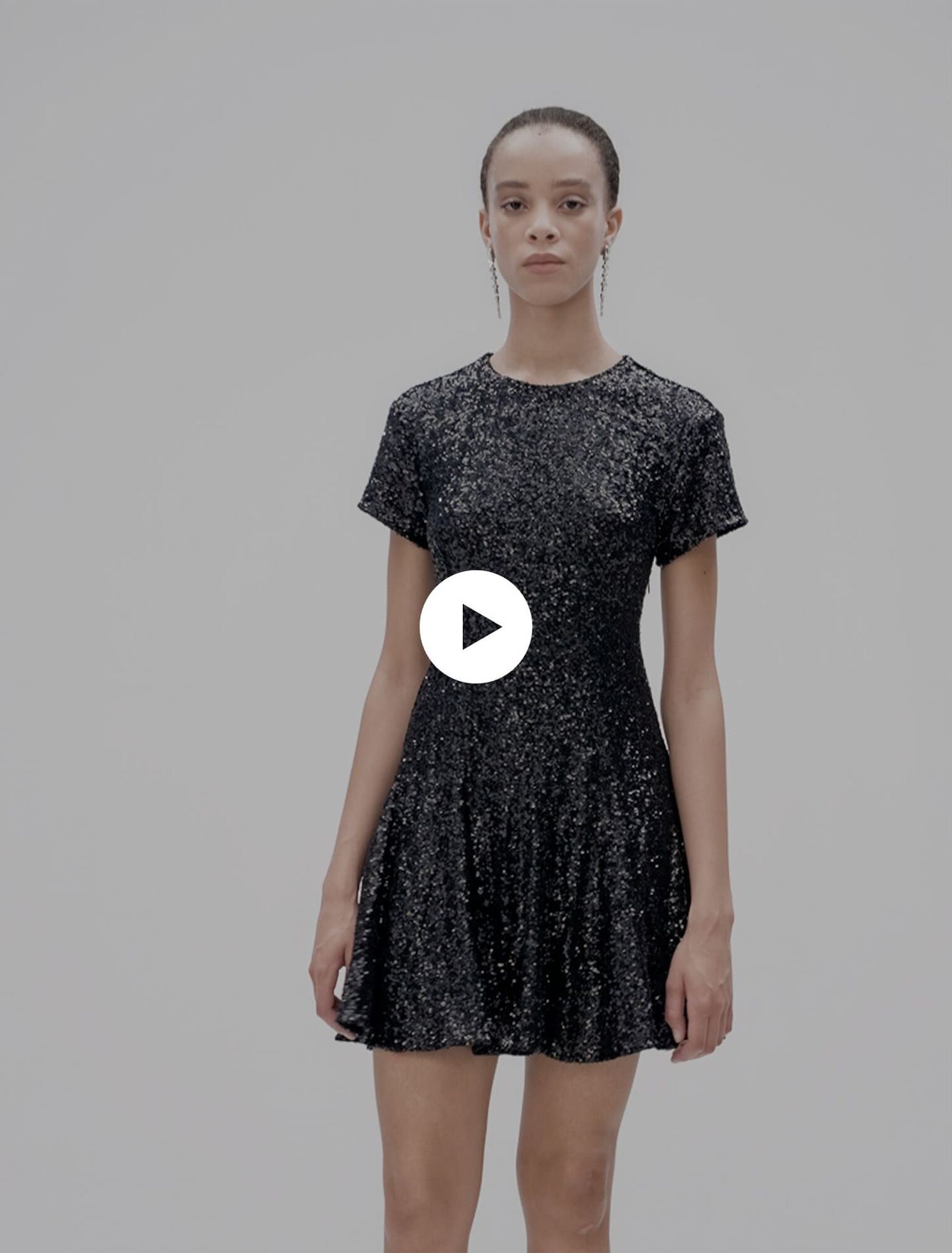 Vestido corto con lentejuelas