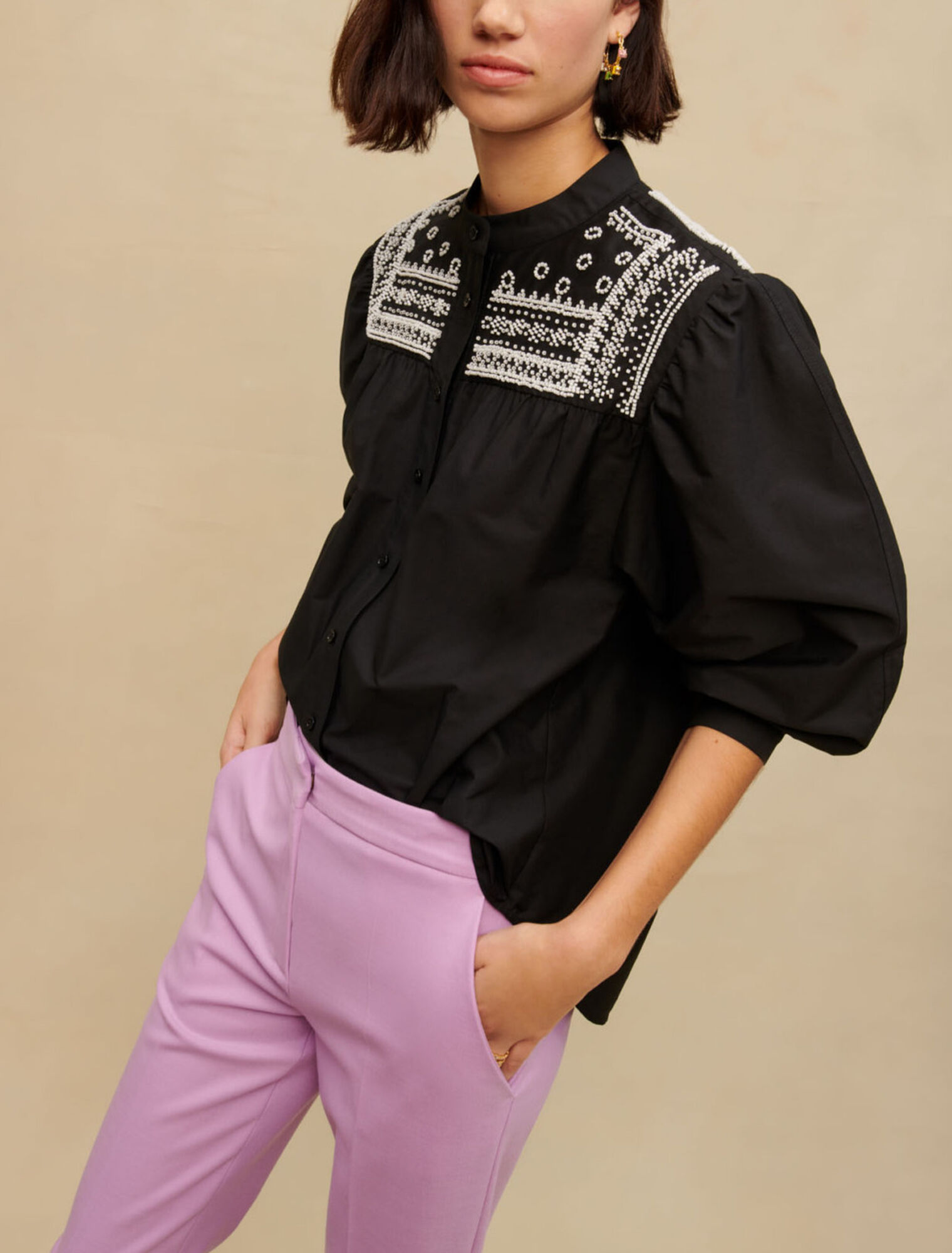 Camisa con detalles bordados