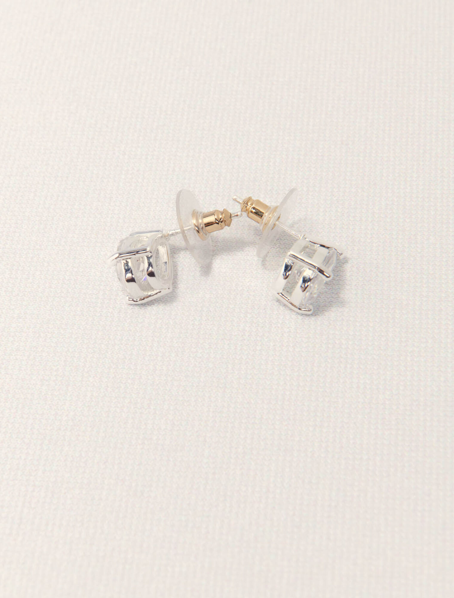 Pequeños pendientes pedrería
