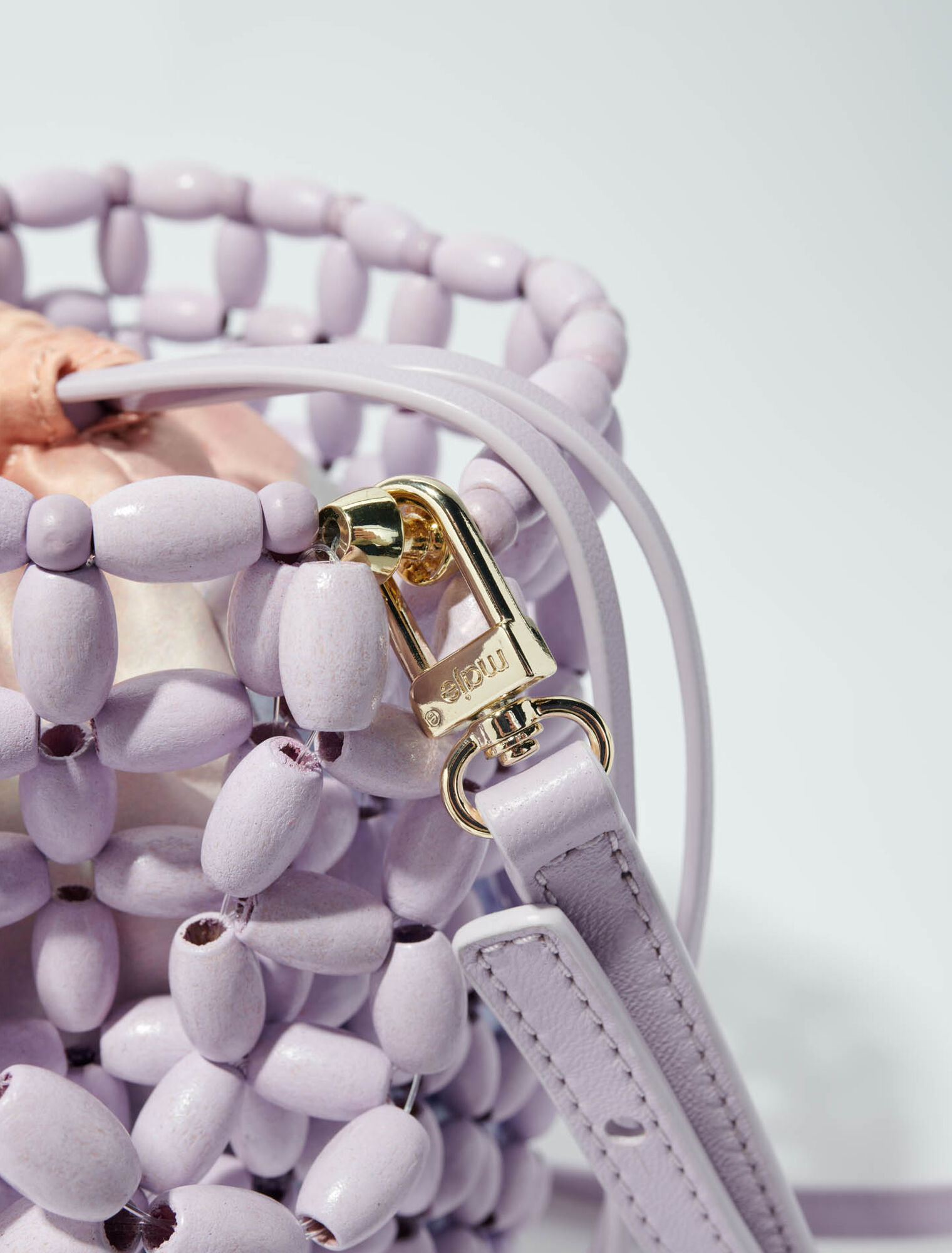Bolso cubo aderezado con abalorios