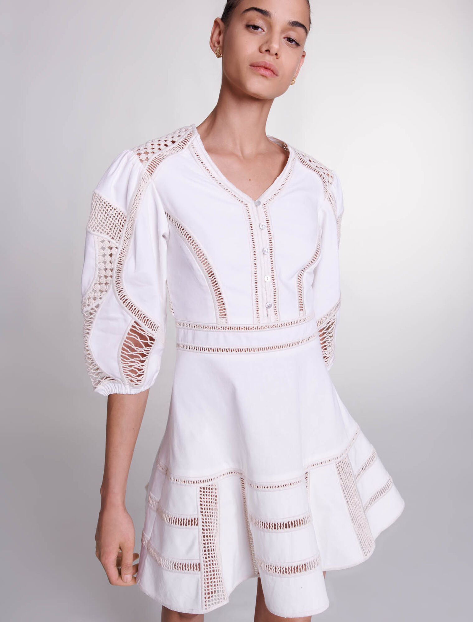 Vestido corto voluminoso