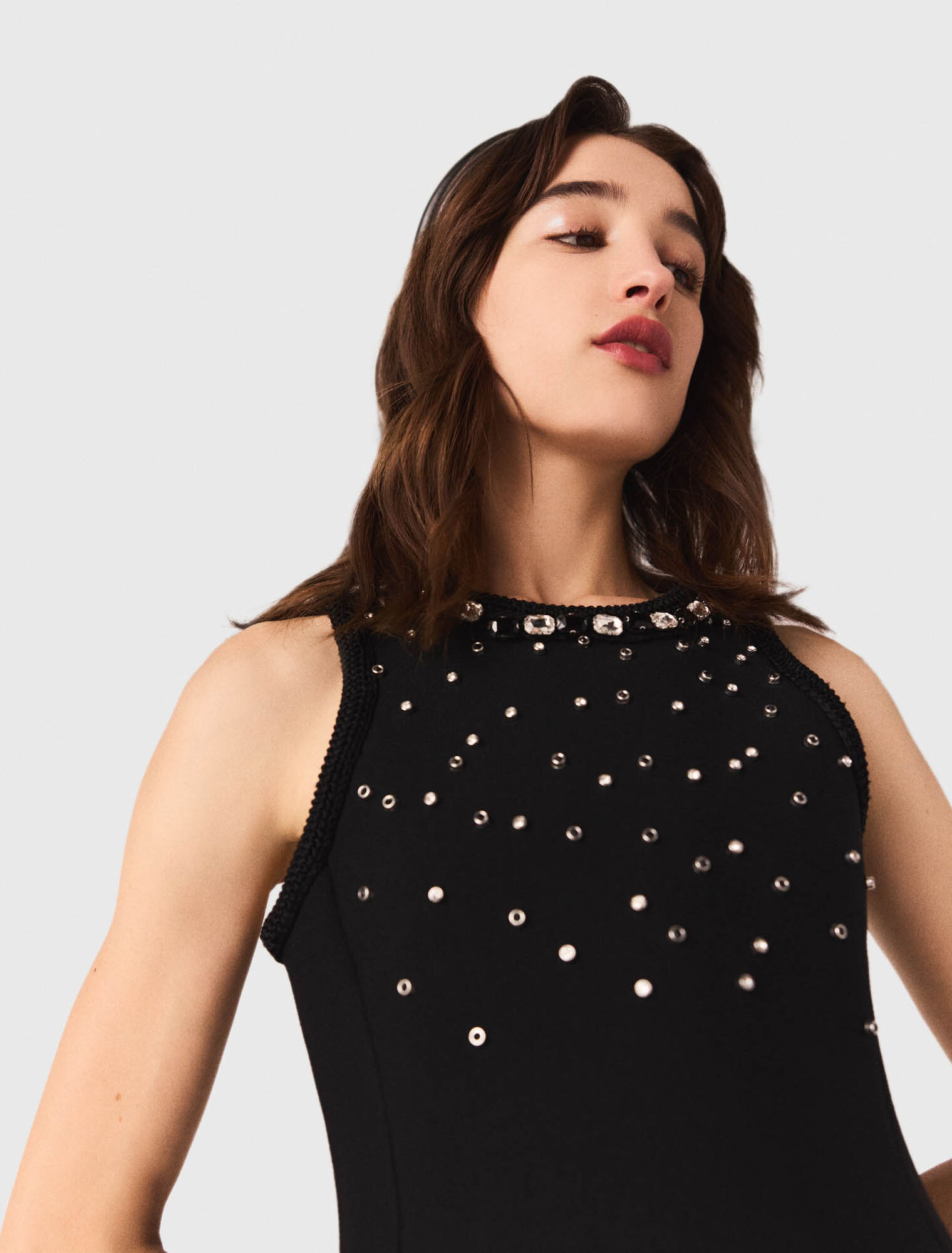Vestido skater y detalles joya