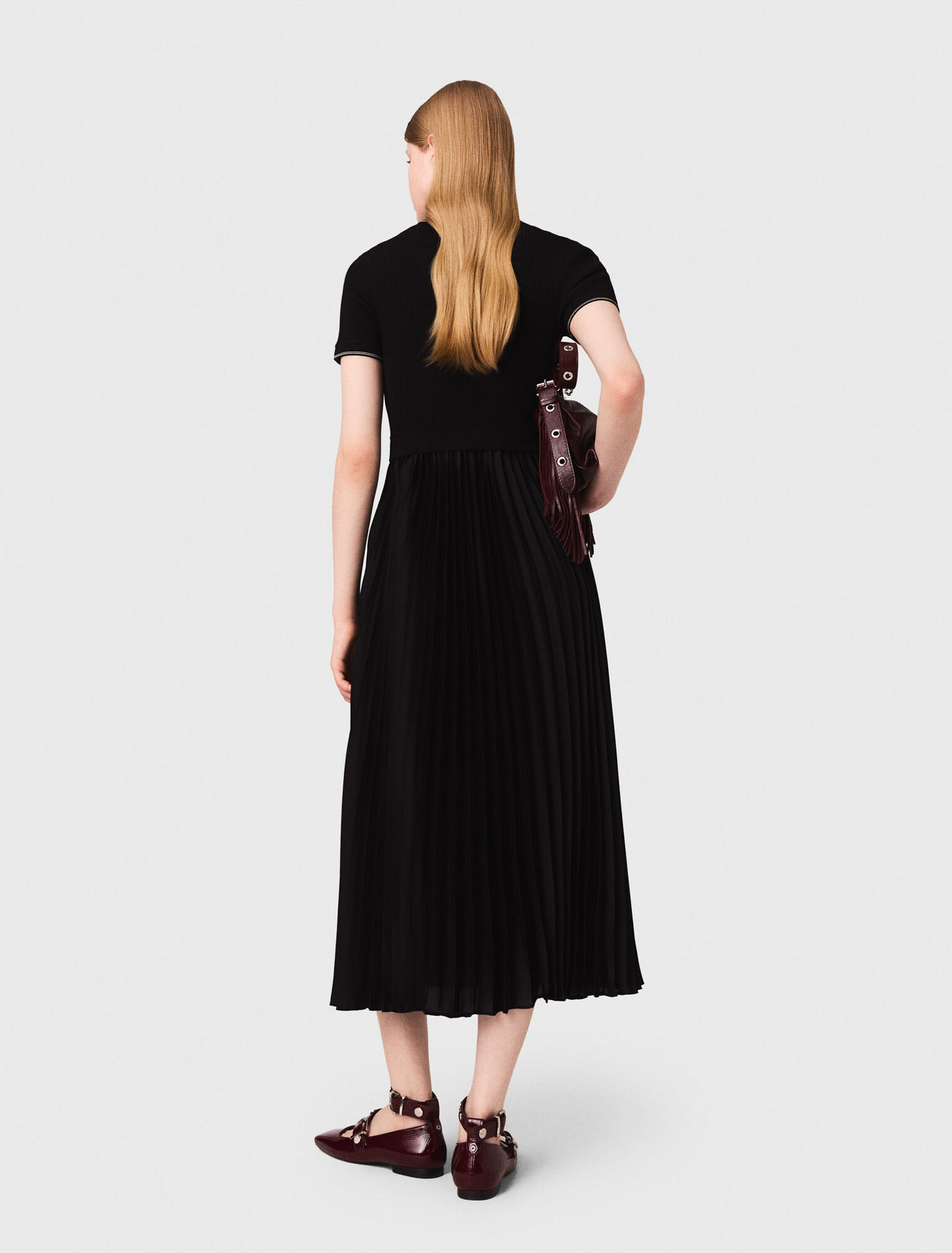 Vestido plisado con cuello polo