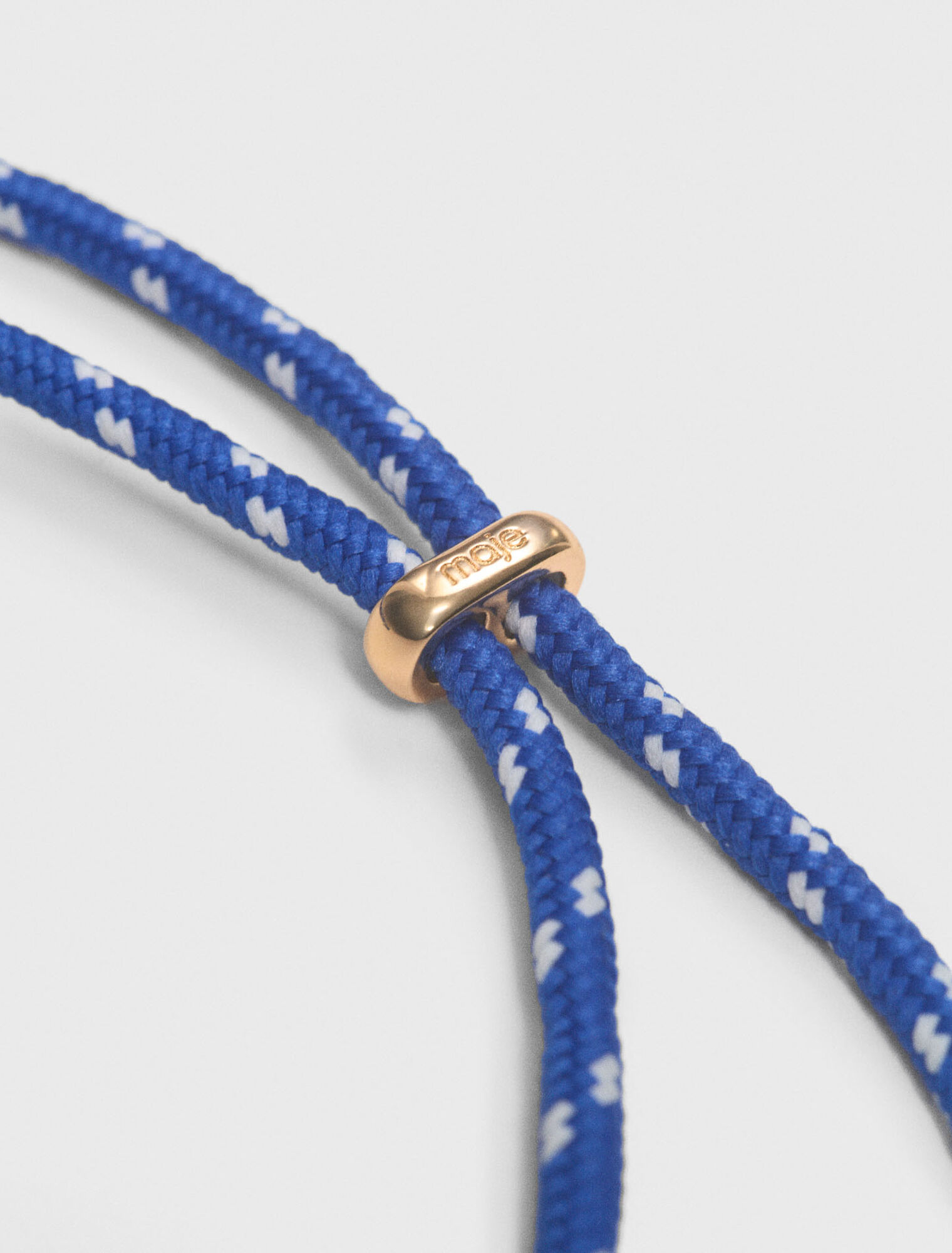 Collar de cadena y cord&oacute;n marino