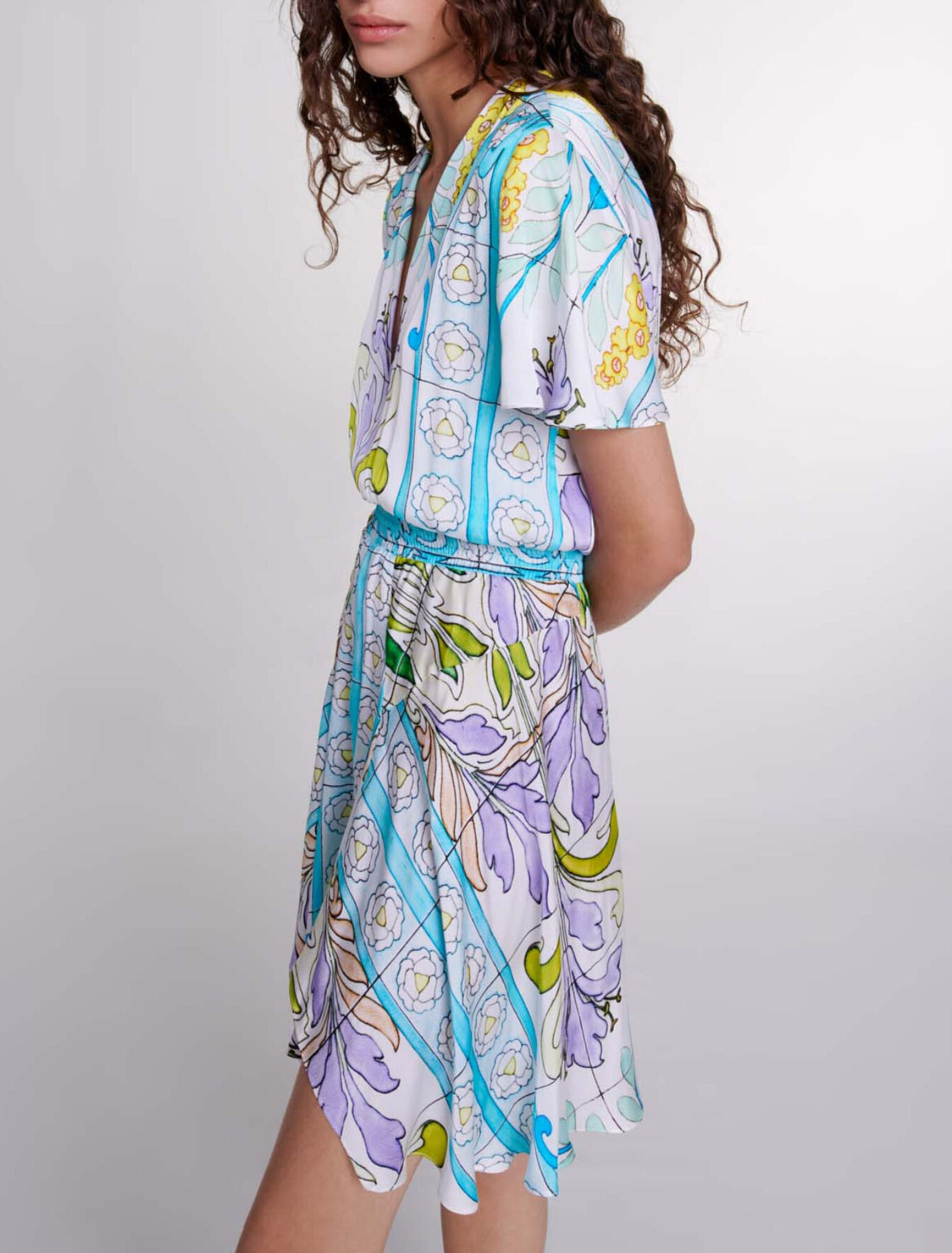 Vestido corto de satén estampado