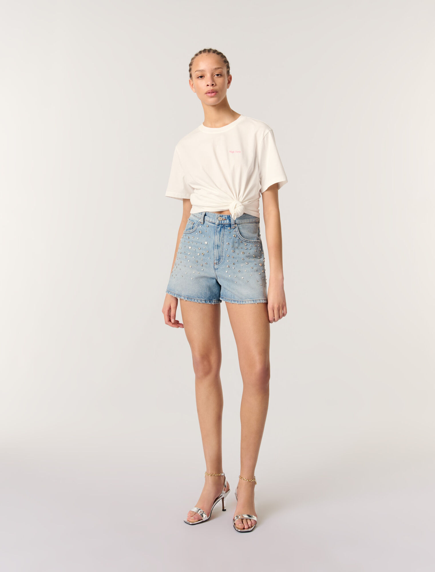 Pantalón corto vaquero con tachuelas