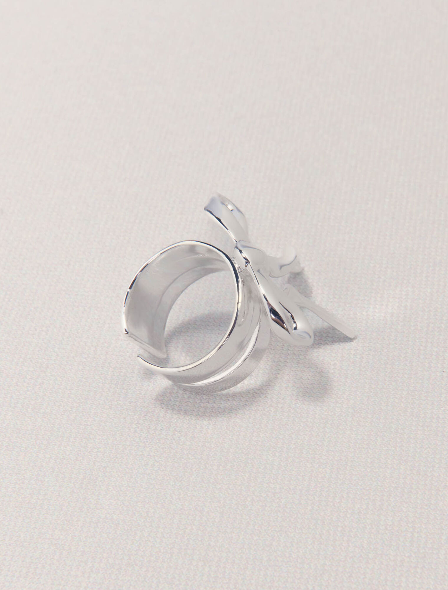Anillo abierto nudo plateado
