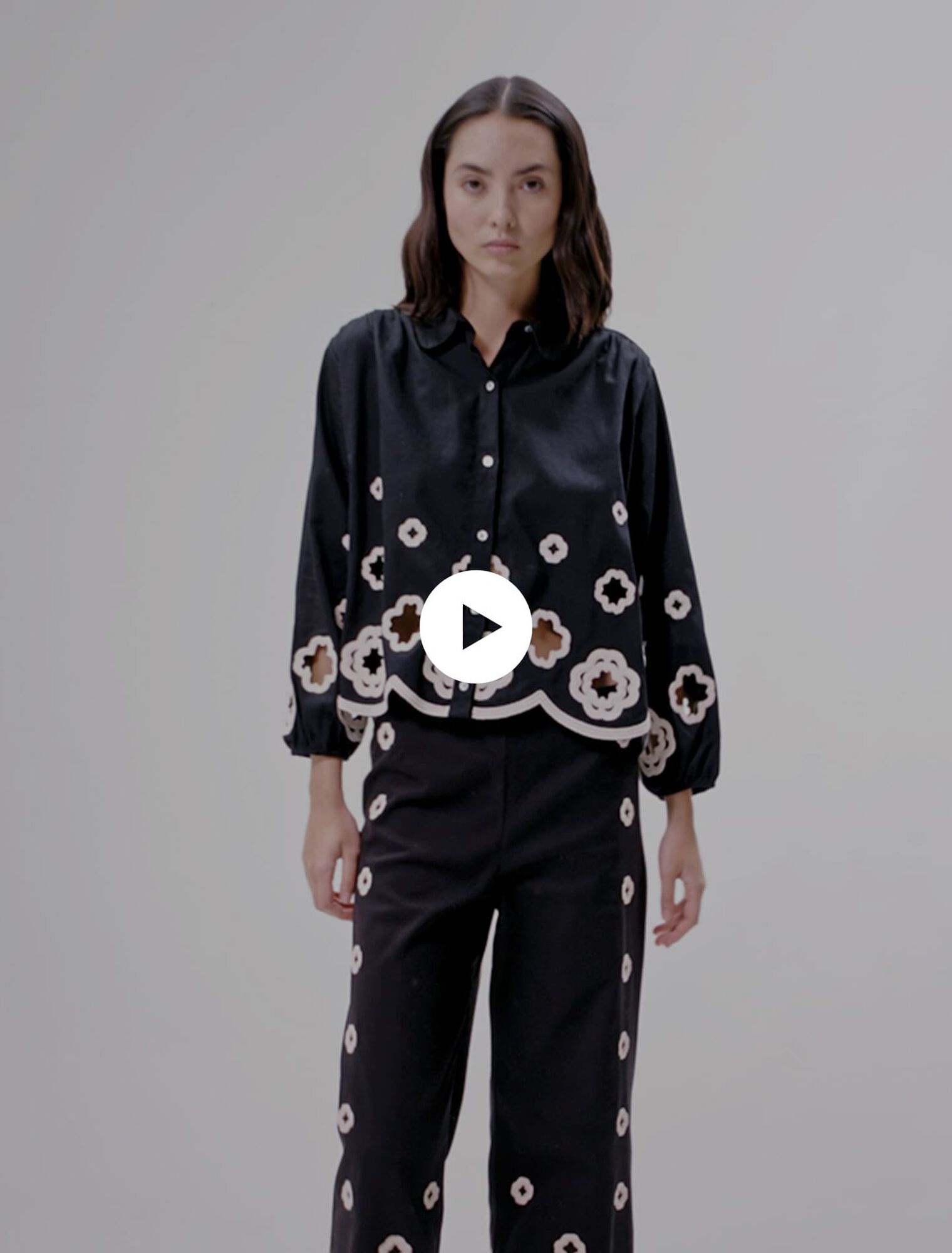 Camisa con tréboles de ganchillo
