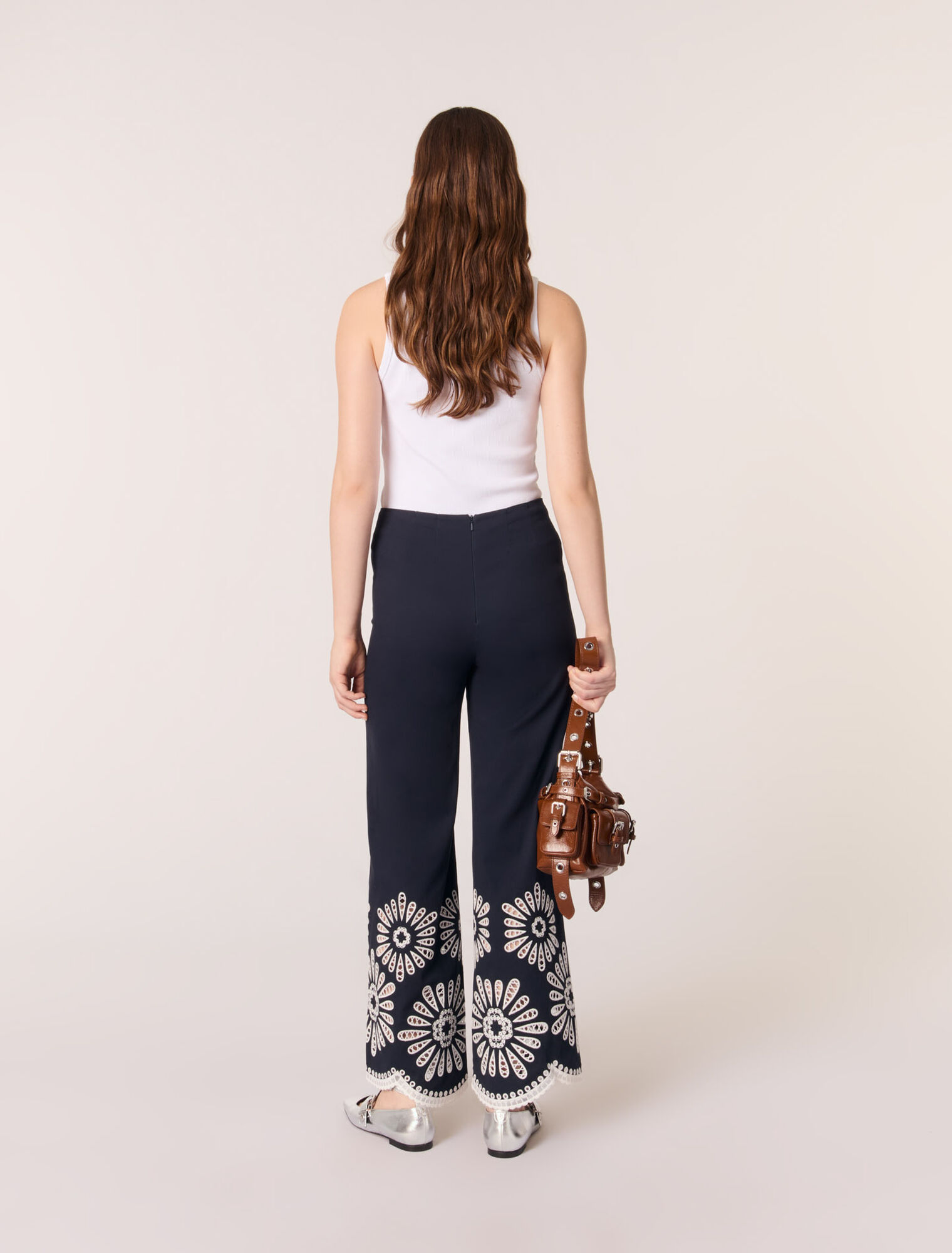 Pantalón con detalles de ganchillo