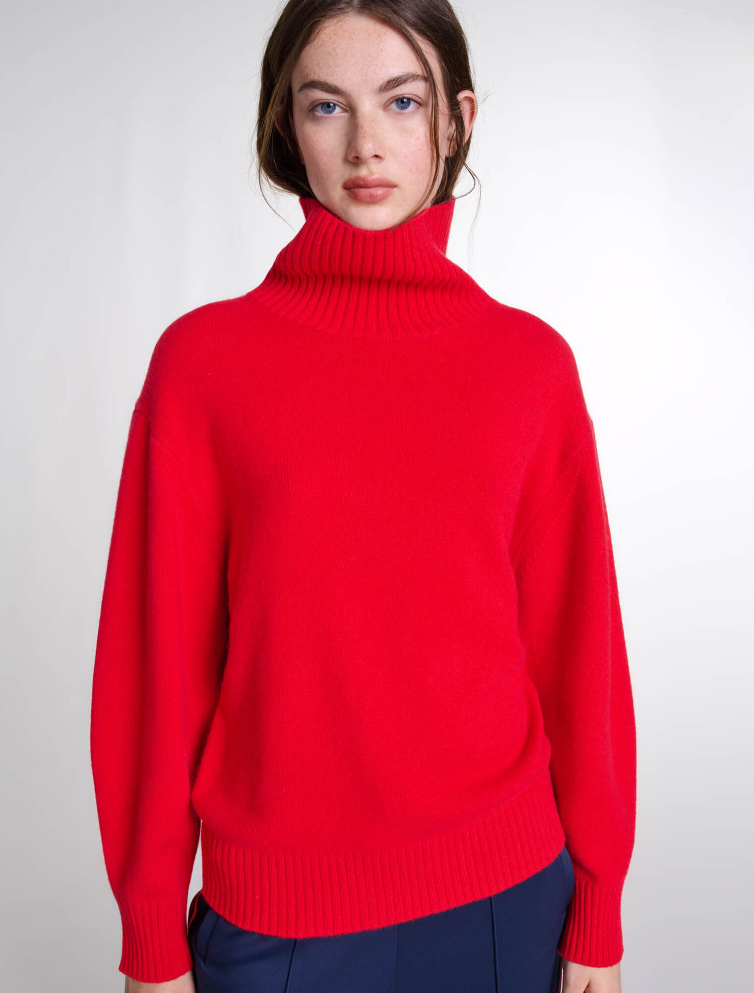 Jersey de cachemir con cuello alto