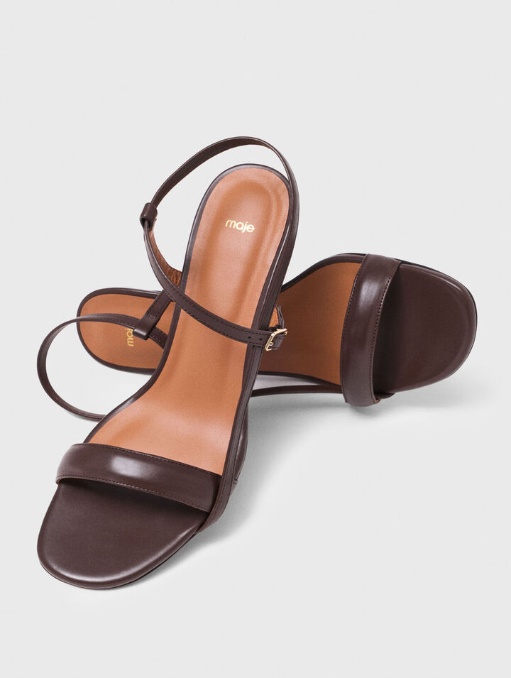 Sandalias de piel con tiras