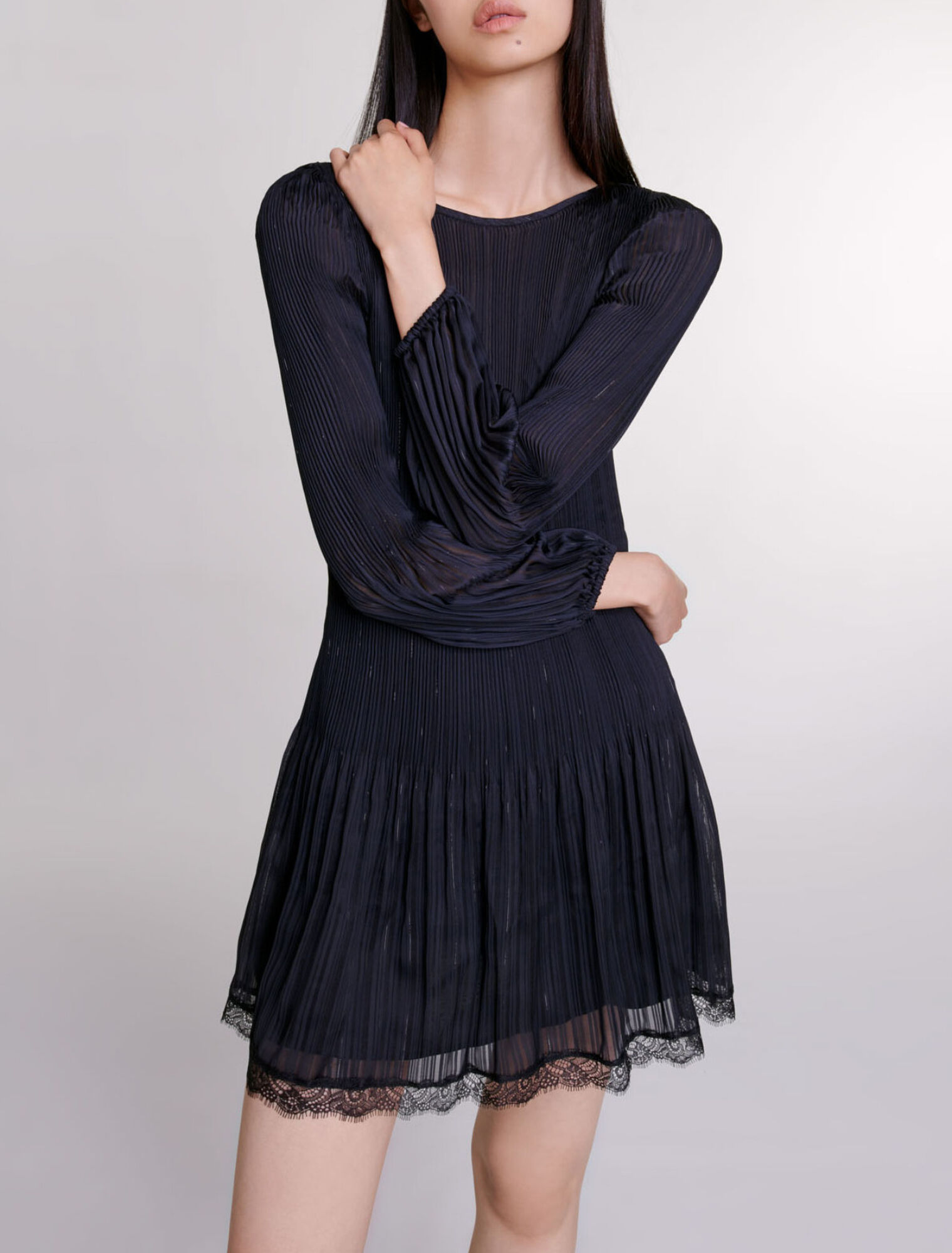 Vestido corto plisado