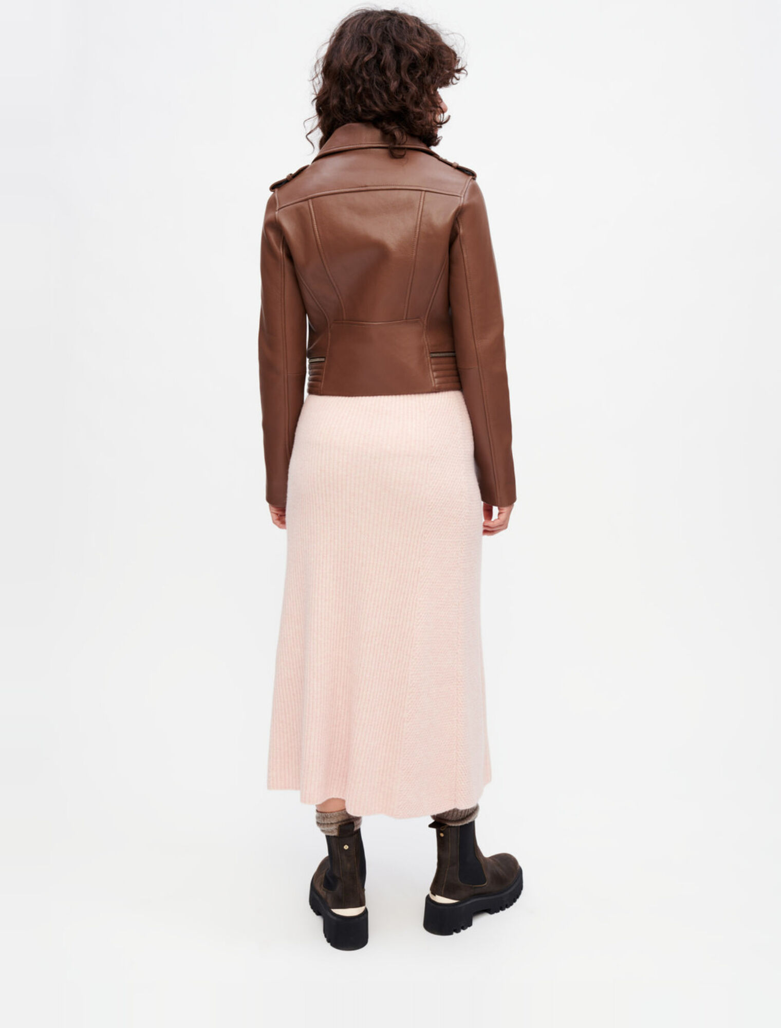 Cazadora estilo motero en piel camel