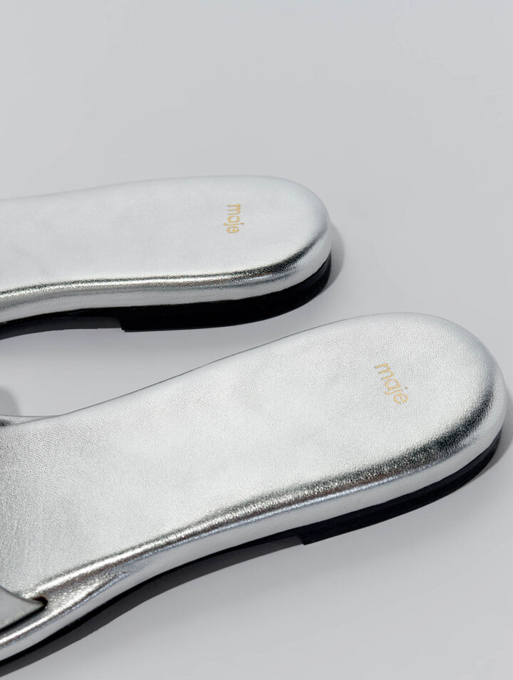 Mules de piel con tachuelas