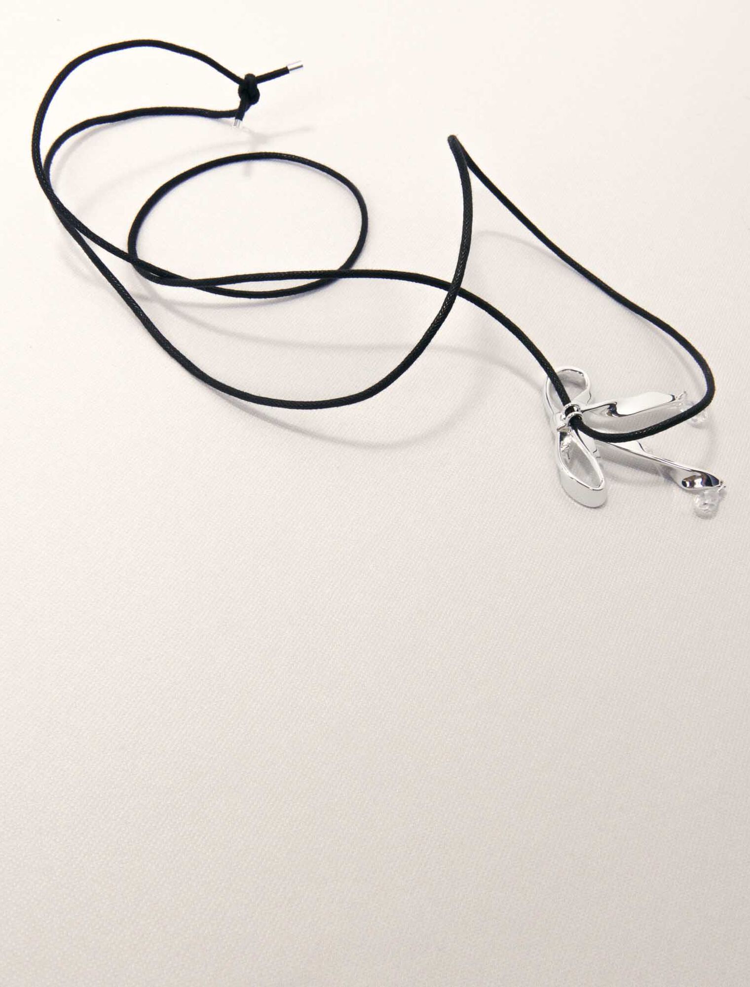 Collar nudo plateado para anudar