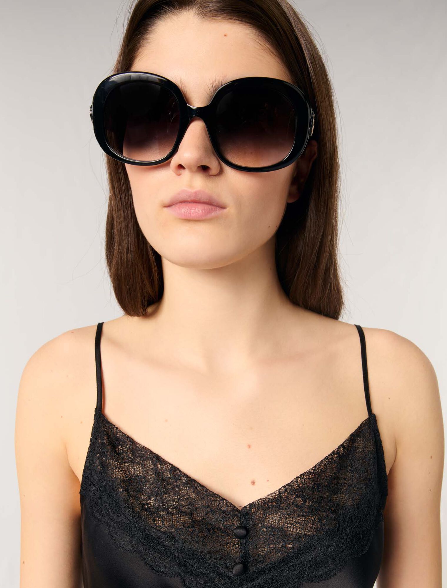 	Blusa de raso de seda y encaje