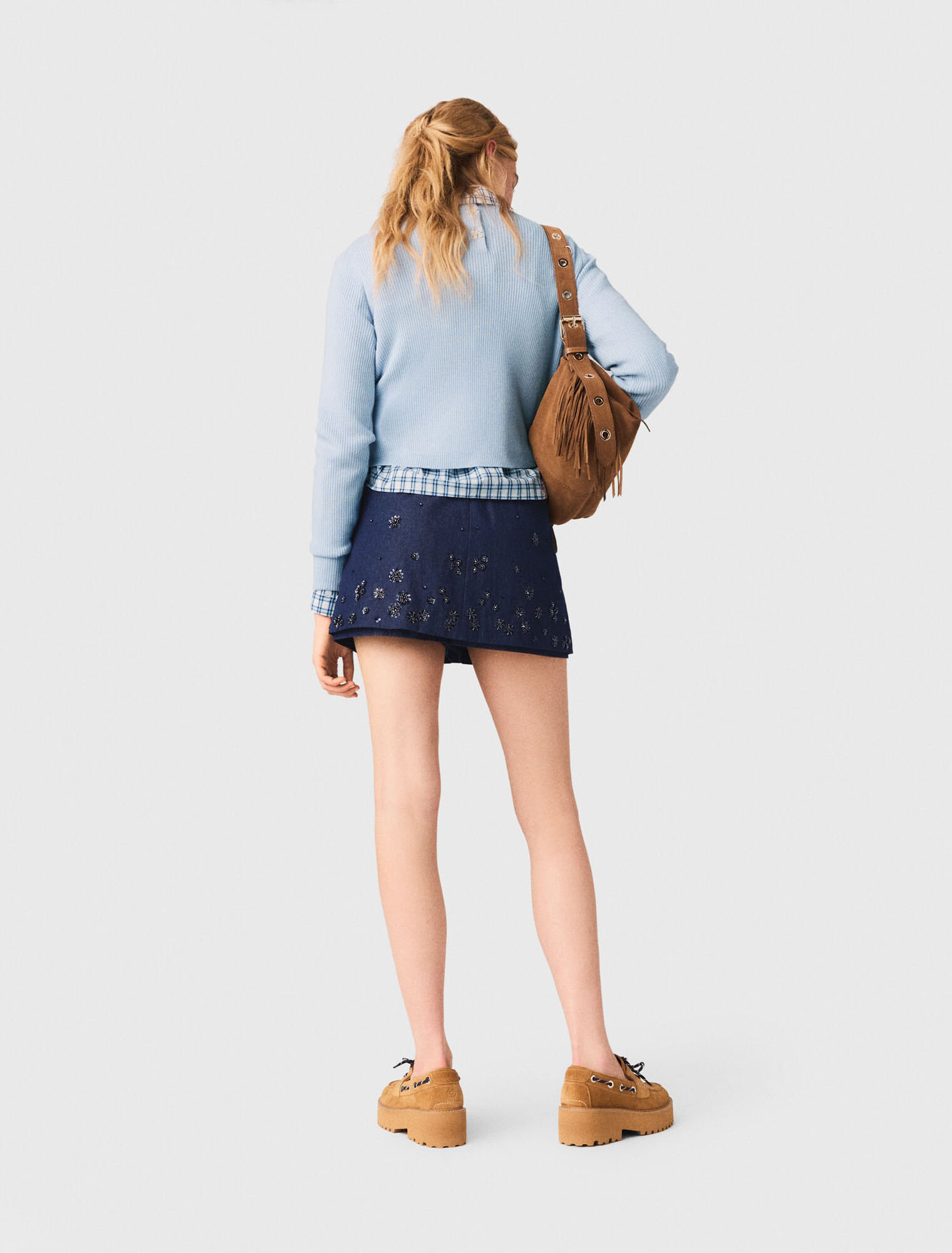 Jersey con botones joya detr&aacute;s