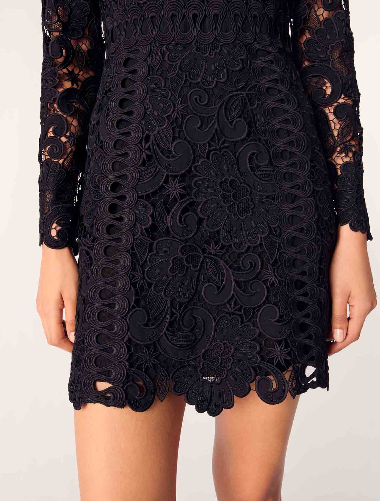 Vestido corto de guipur