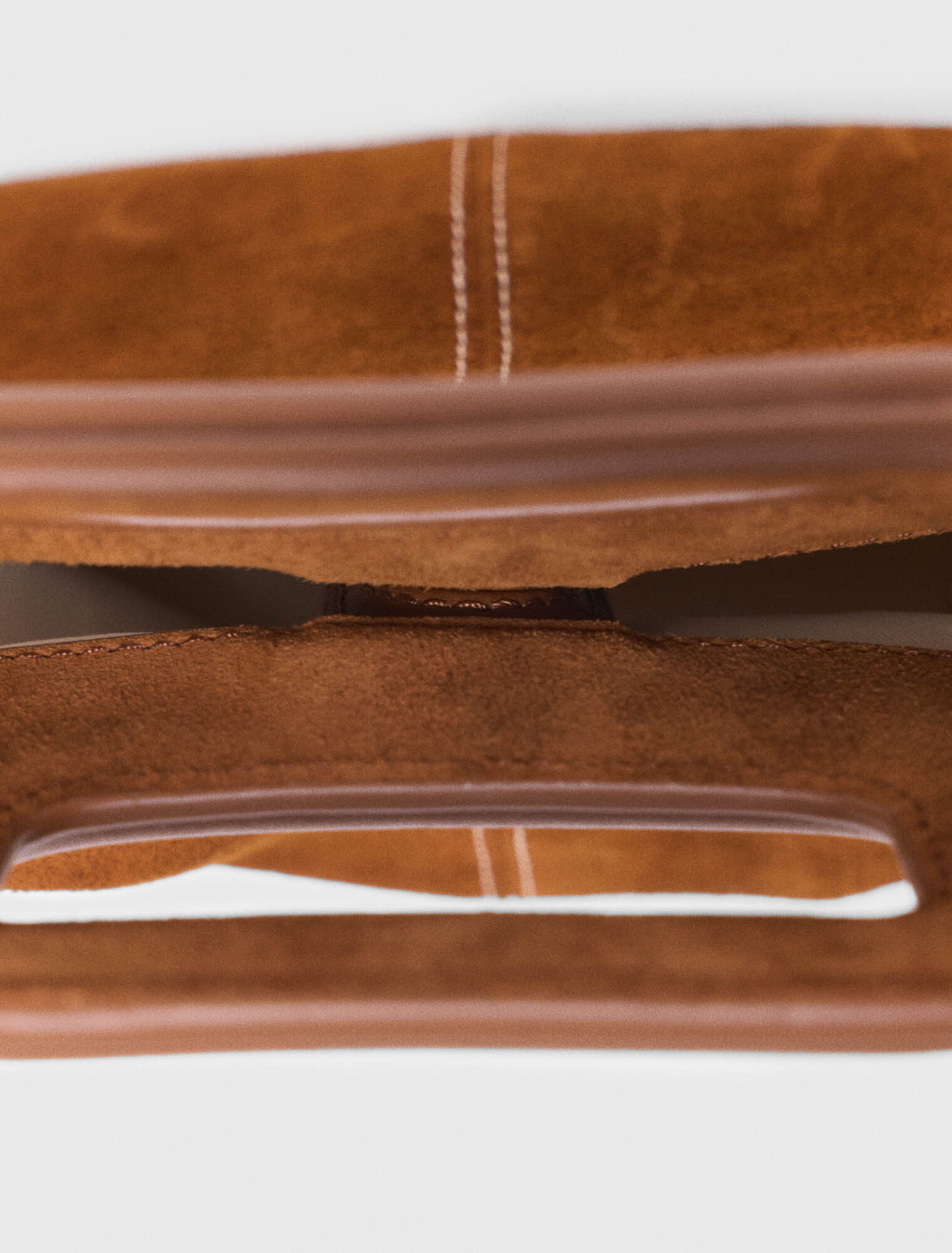 Bolso M de ante pespunteado