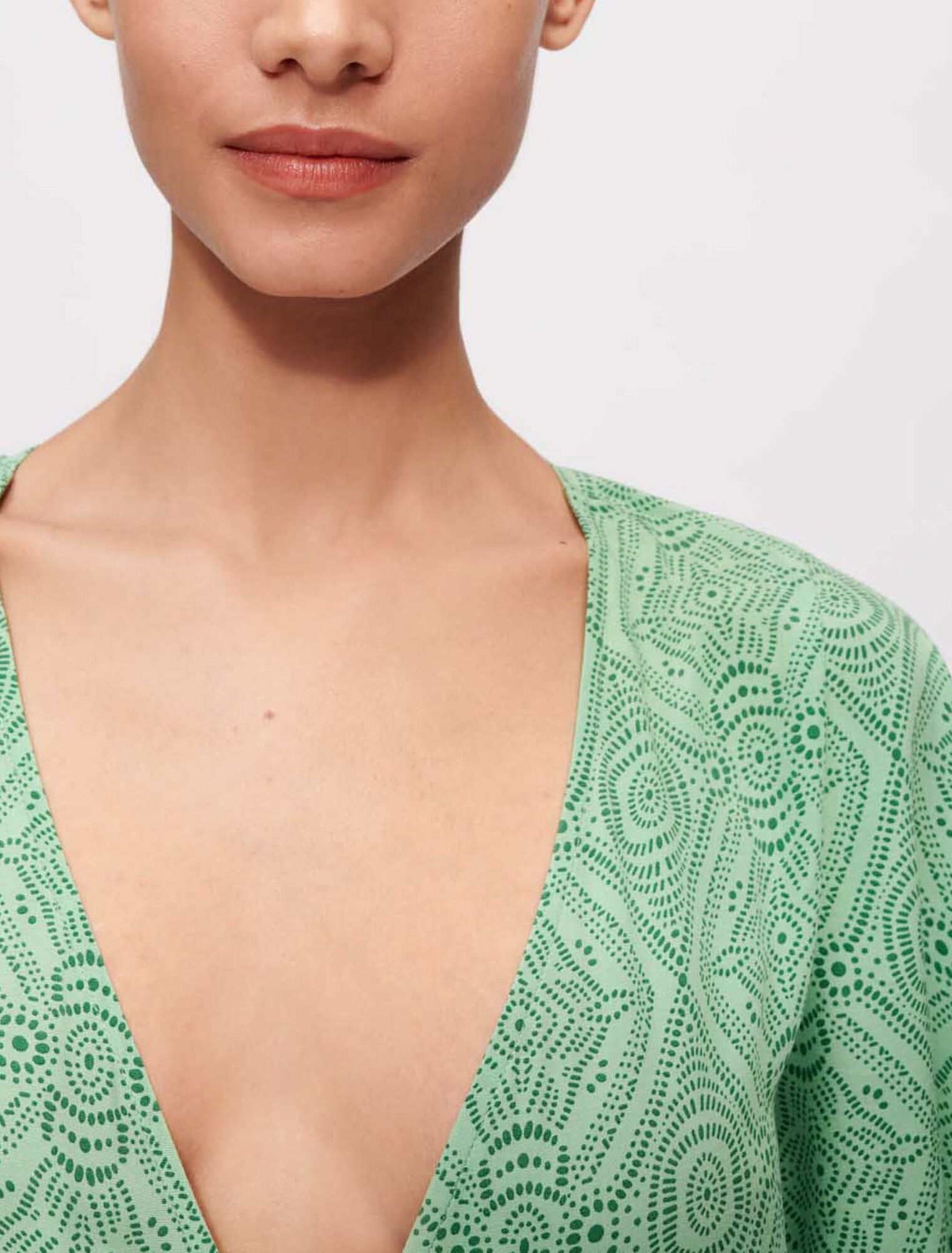 Vestido pañuelo estampado fluido