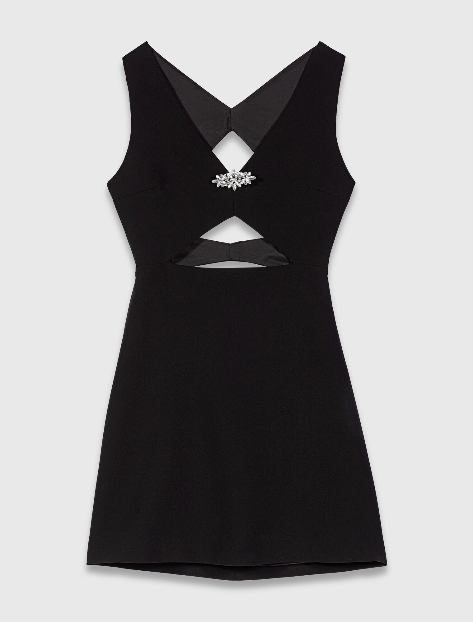 Vestido corto bordado con joyas