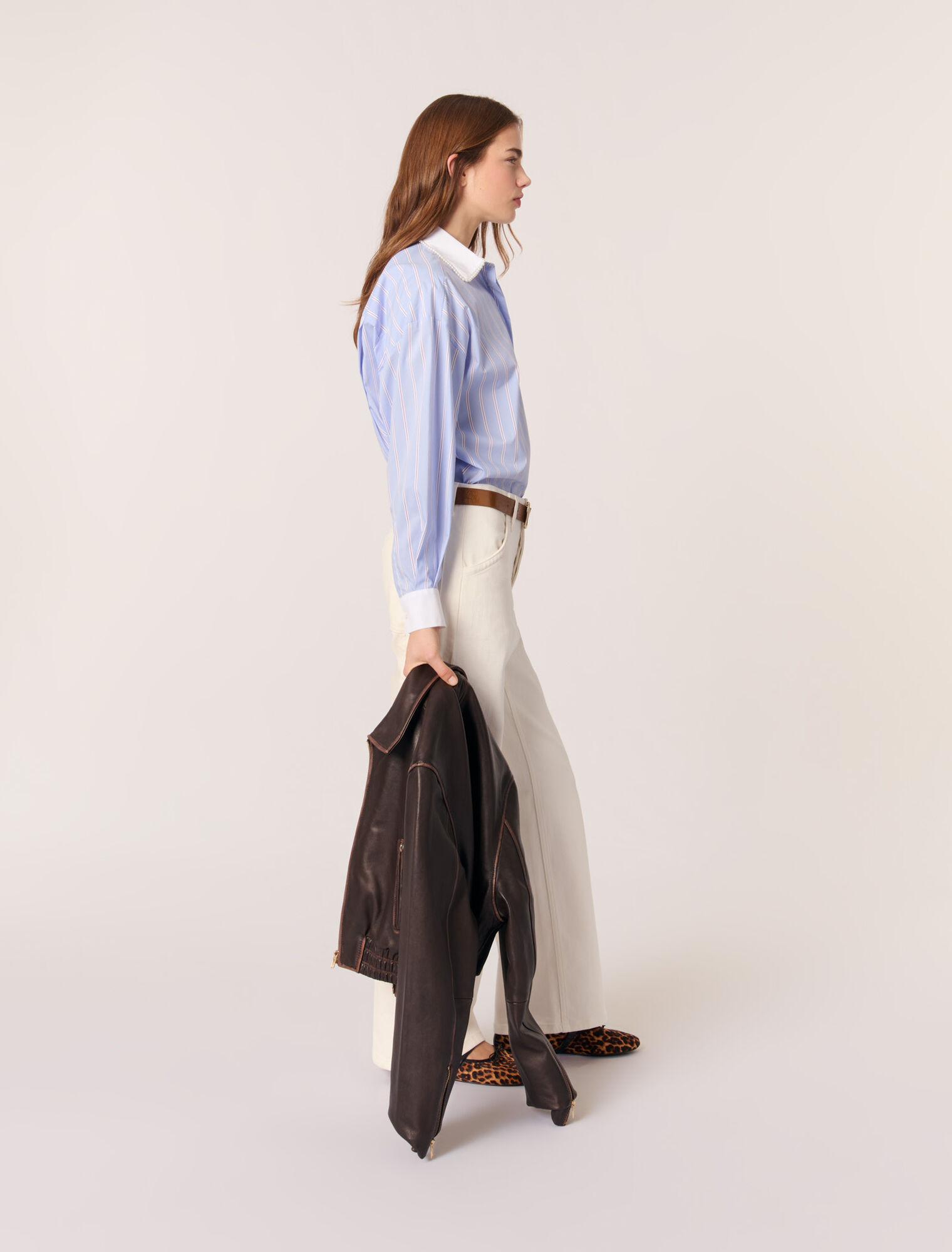 Camisa de rayas y cuello con cuentas