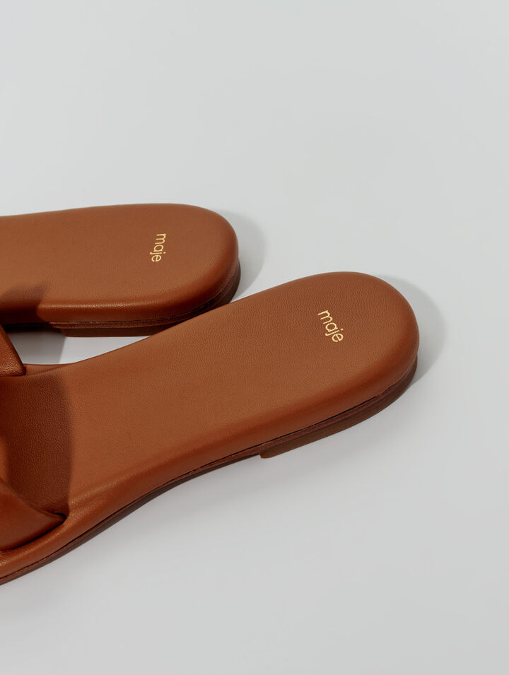 Mules de piel con tachuelas
