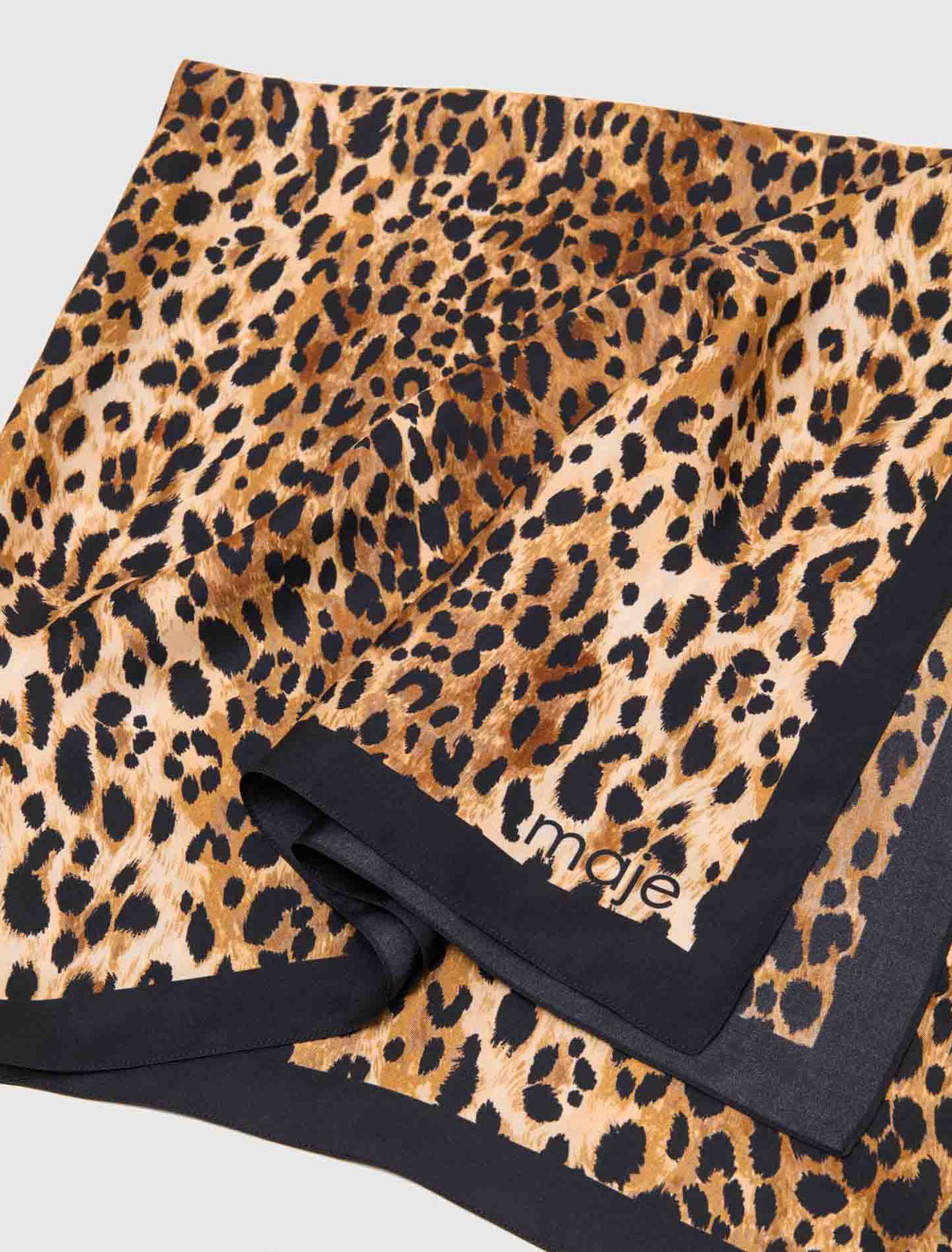 Pañuelo estampado leopardo
