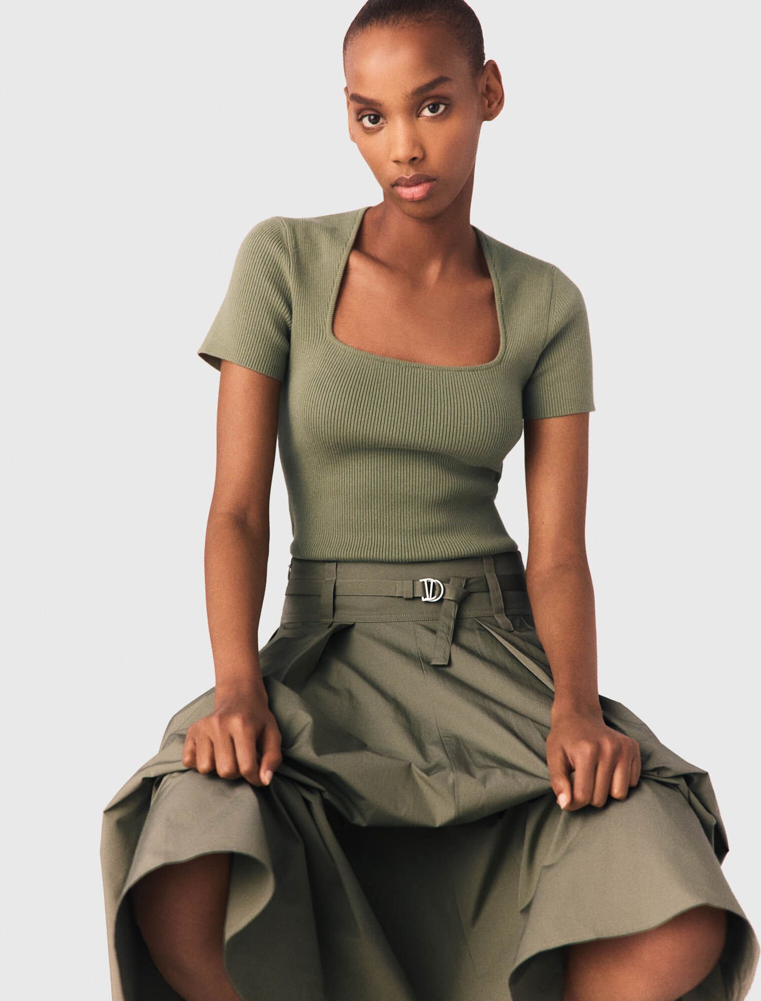 Jersey acanalado de escote cuadrado