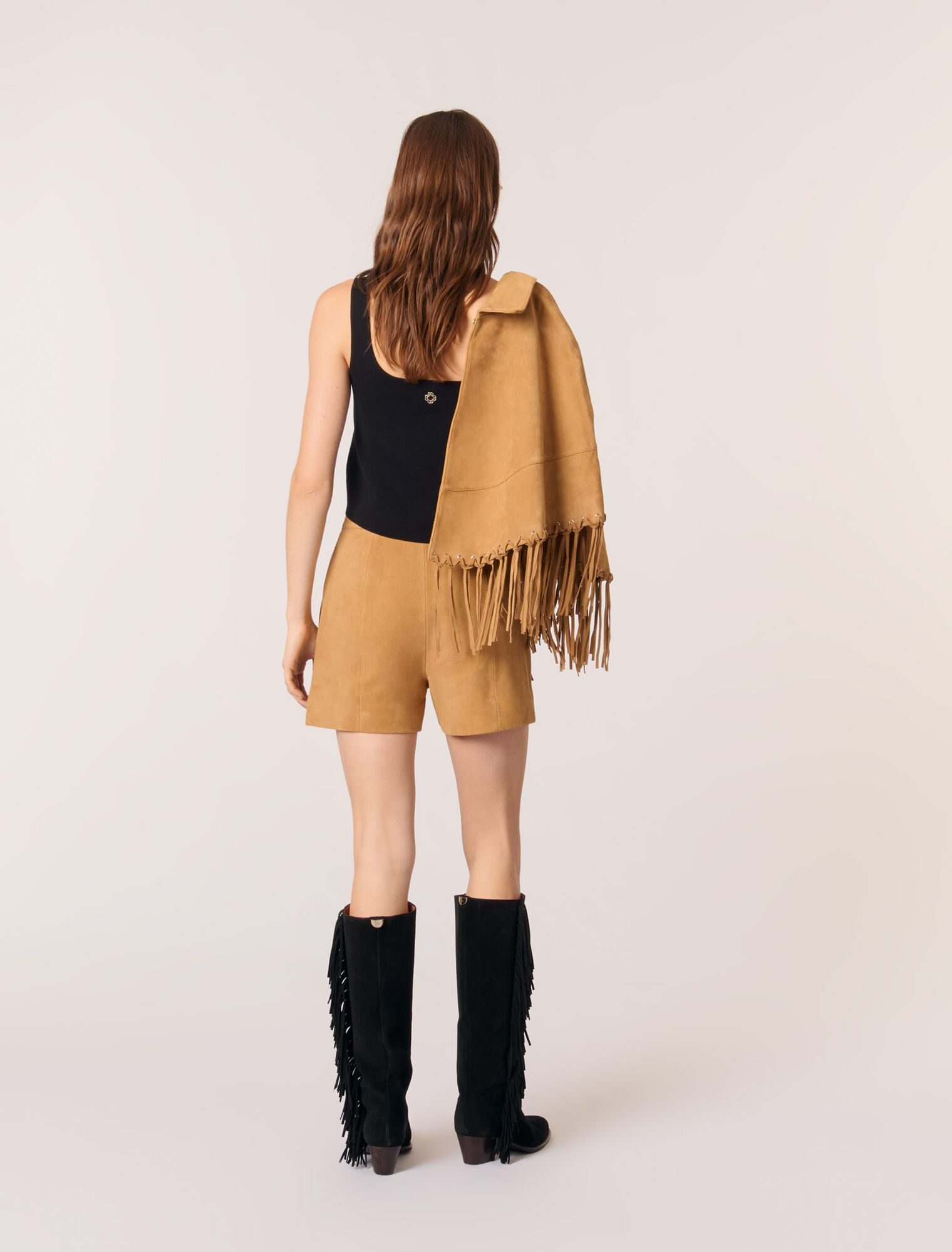 Short con flecos de nobuk