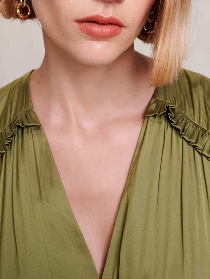 Vestido semi satinado con volantes