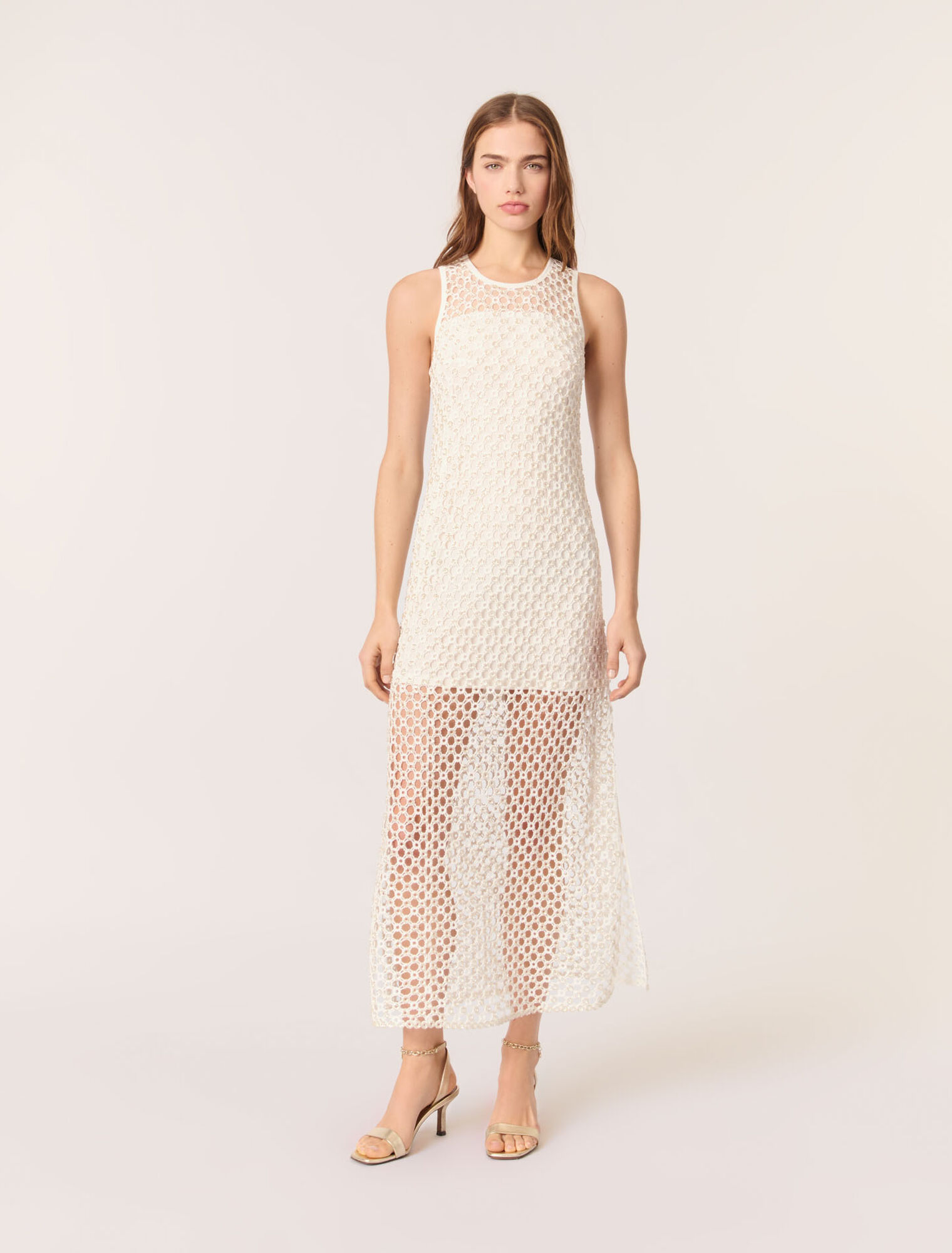 Vestido largo de ganchillo con perlas