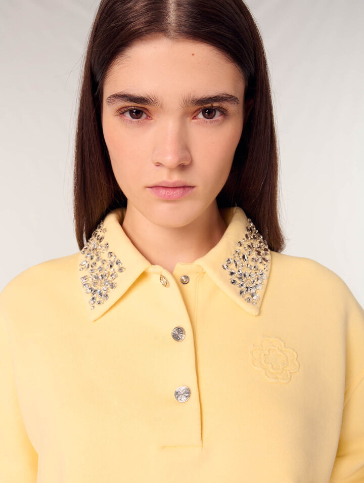 Sudadera corta con cuello joya