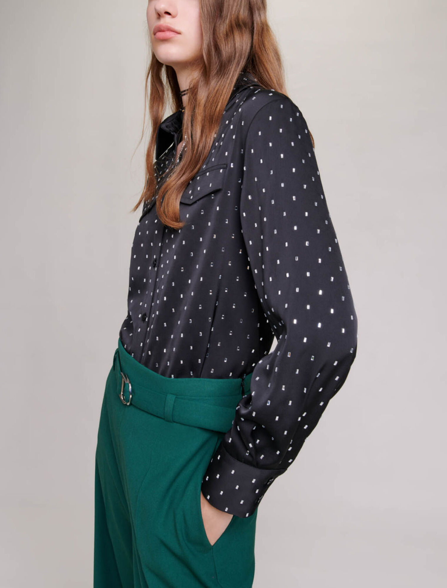 Camisa satinada con strass