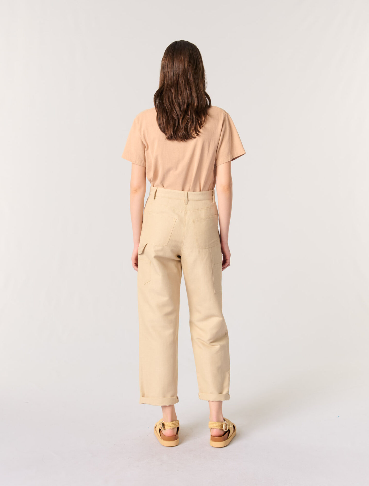 Camiseta con detalle de joya
