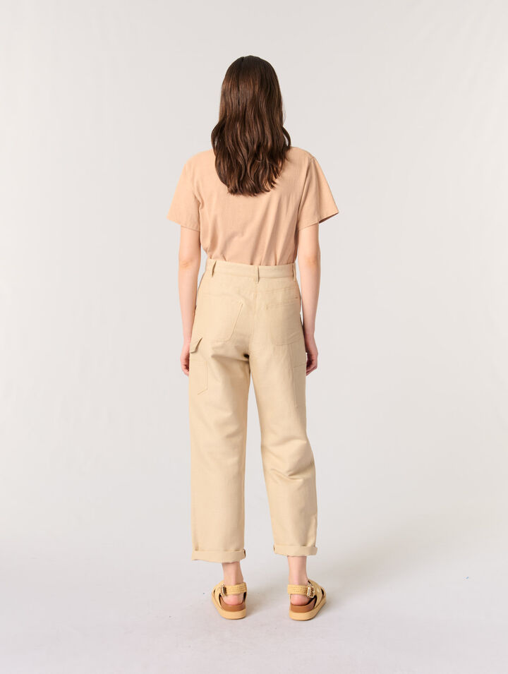 Camiseta con detalle de joya