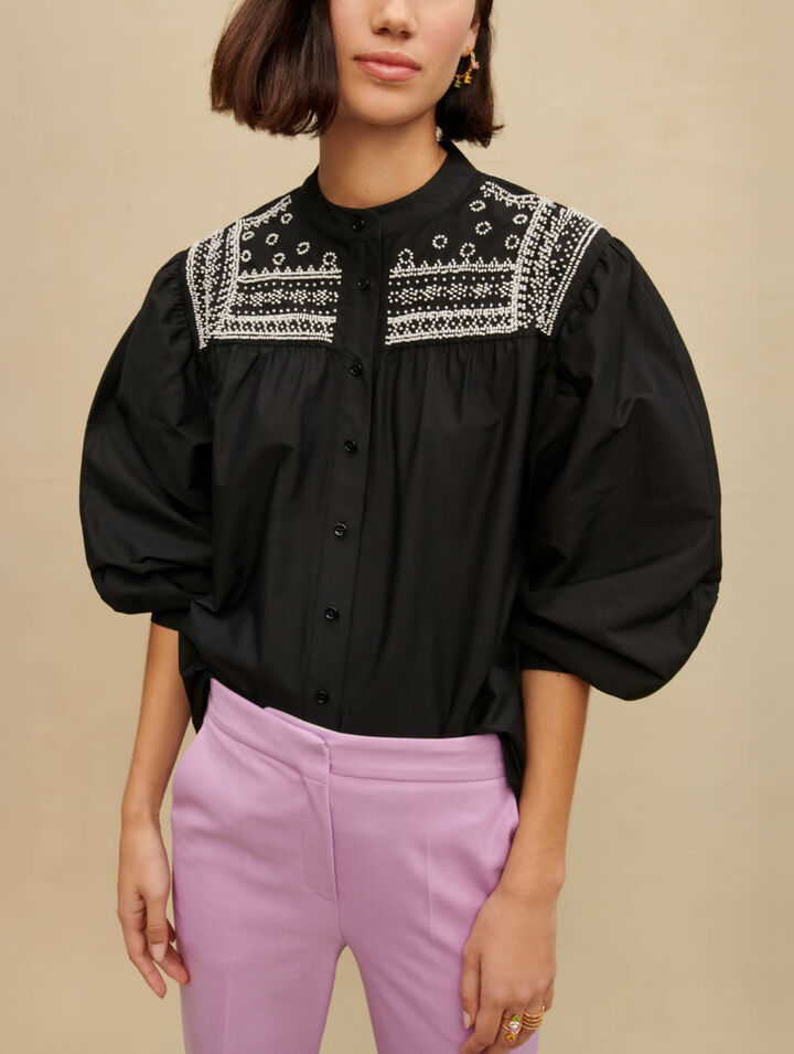 Camisa con detalles bordados