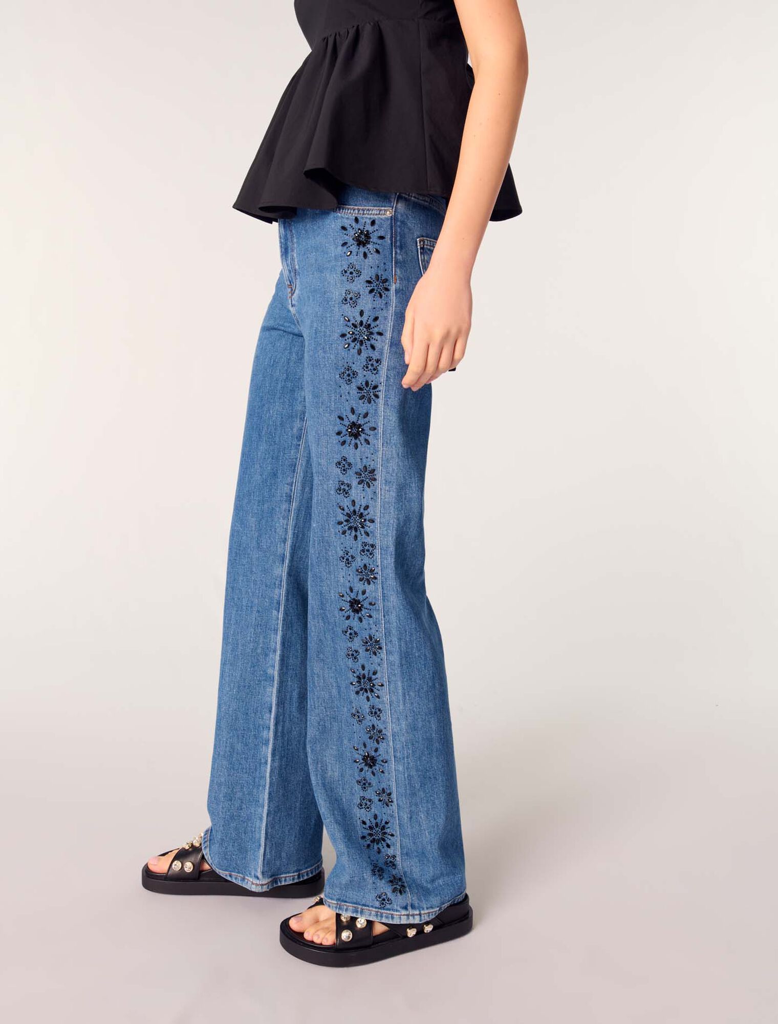 Vaquero bordado con strass