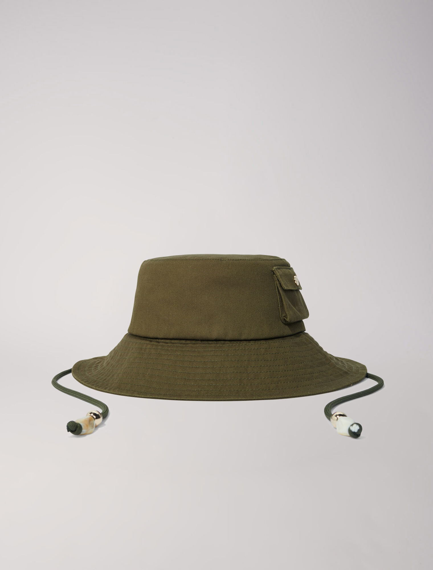Sombrero bob con cordón y abalorios