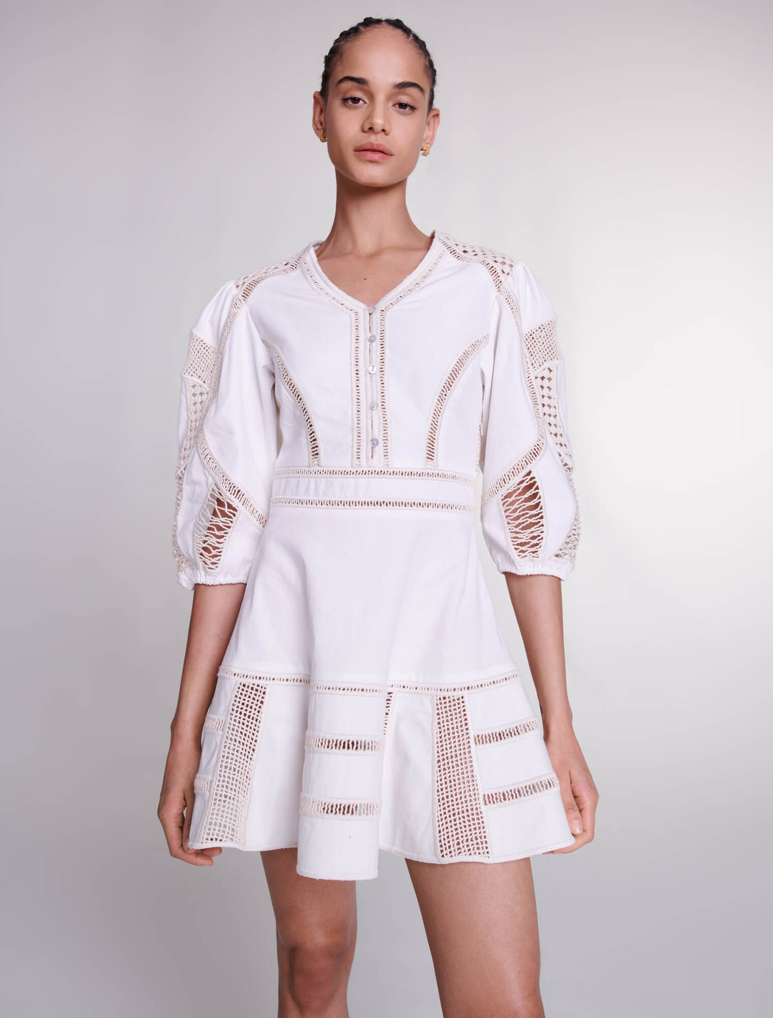 Vestido corto voluminoso